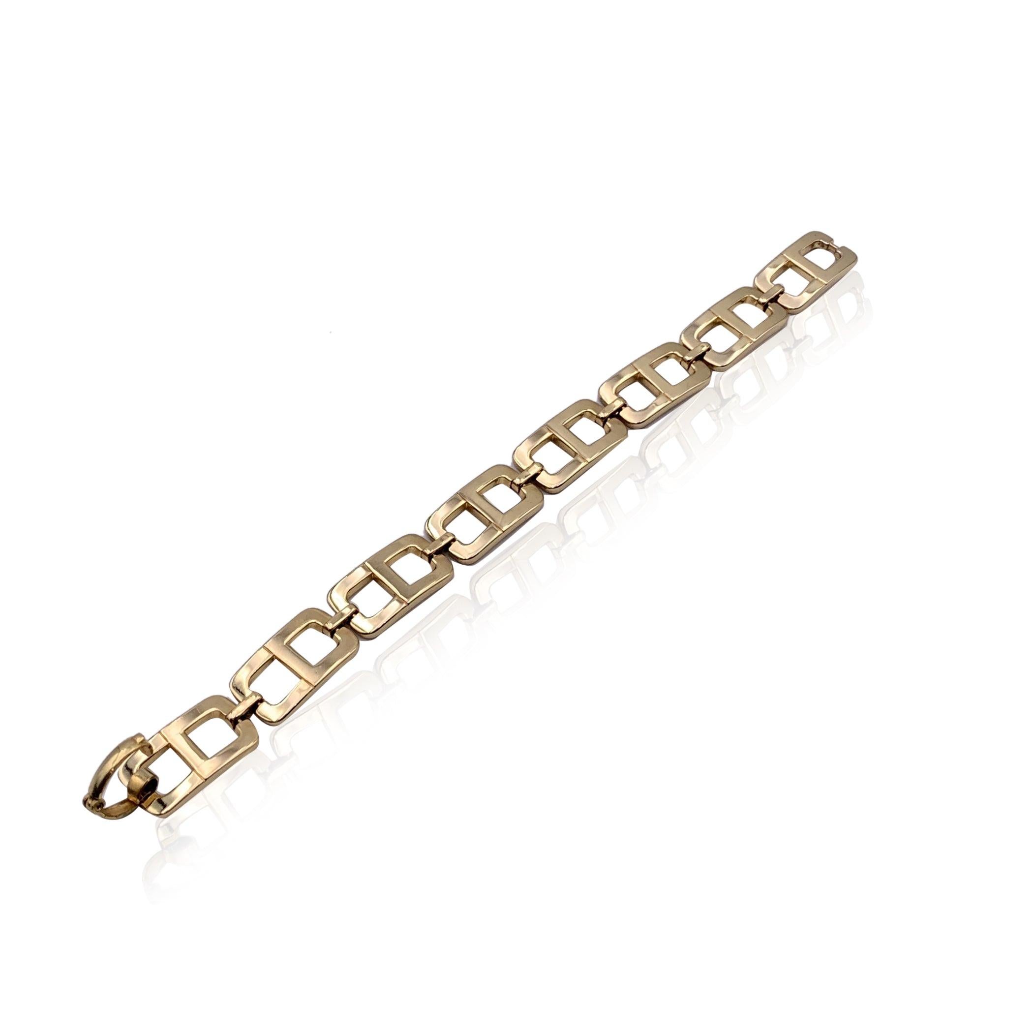 Vintage gold metal chain bracelet by CHRISTIAN DIOR. CD logo chain links. Clasp closure. Total length: 7.5 inches - 19 cm. 'Chr. Dior - Germany' engraved on the closure. Condition A - EXCELLENT Gently used. Please check pictures carefully and ask