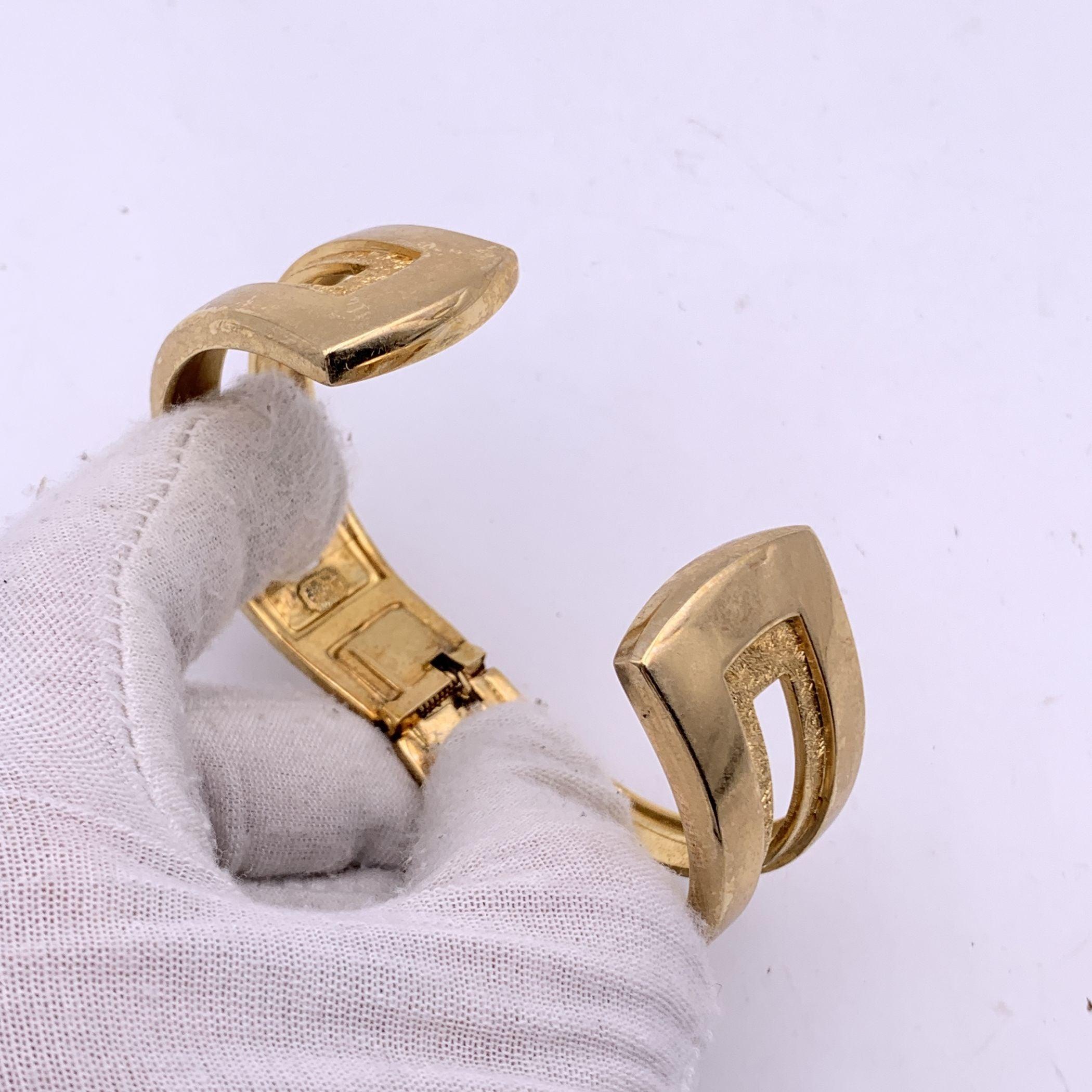 Christian Dior Vintage Gold Metal Rigid Clamper Bracelet Cuff In Good Condition For Sale In Rome, Rome