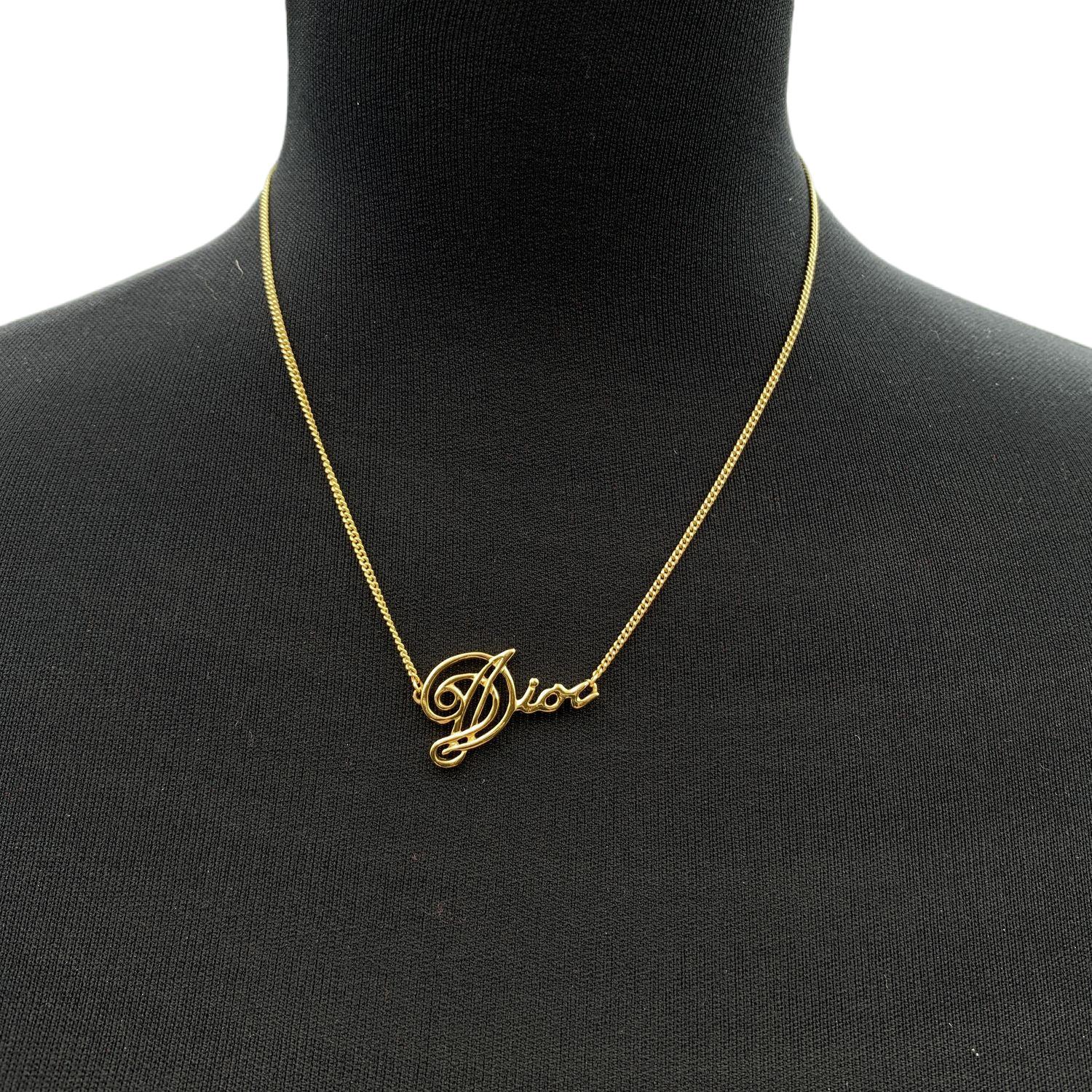 Vintage Christian Dior gold metal necklace with Dior signature pendant. Lobster closure. Small CD - Dior charm at the end of the necklace. Max chain length: about 17.5 inches - 44.5 cm . Christian Dior box included.

Condition

A - EXCELLENT

Gently