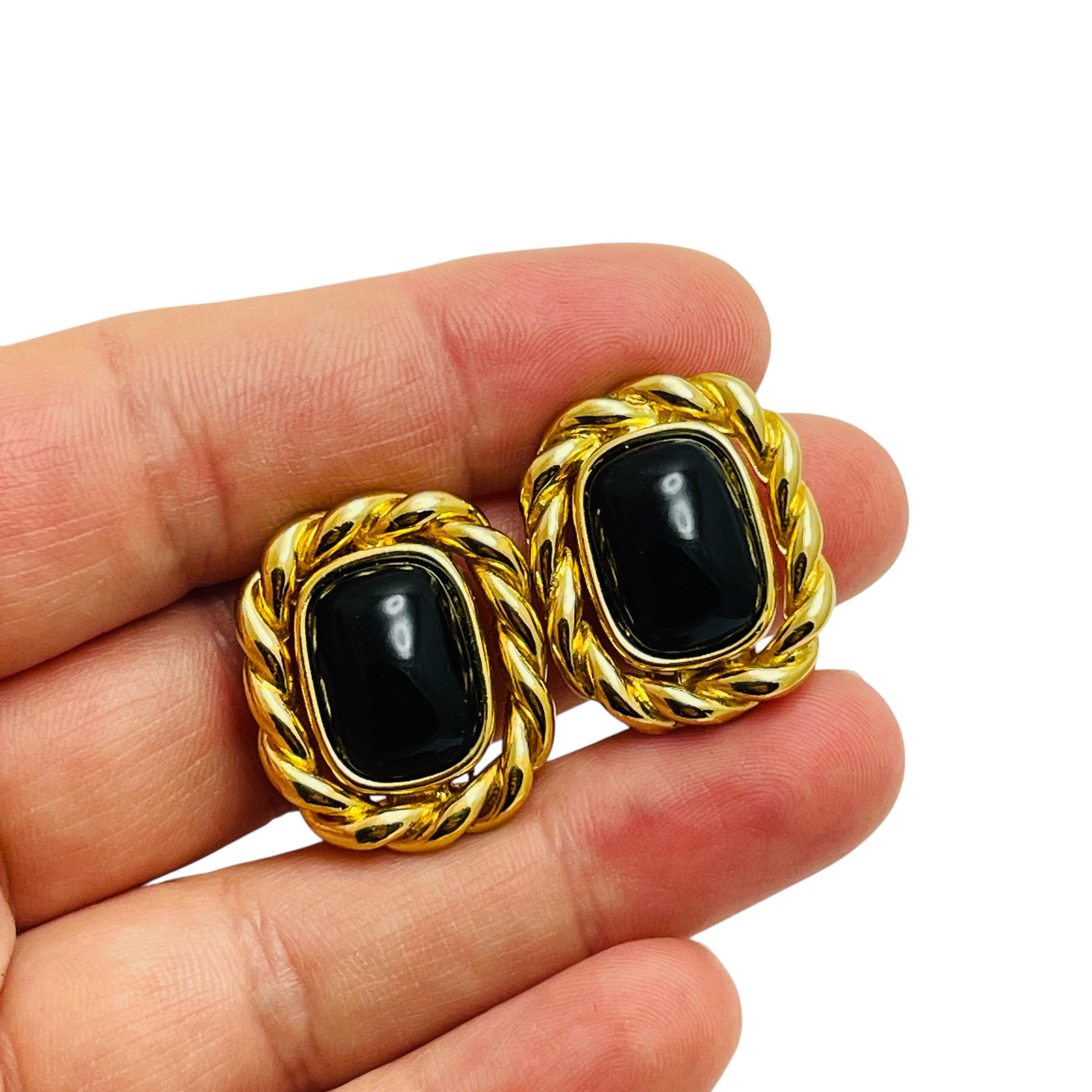 CHRISTIAN DIOR Vintage vergoldete schwarze Cab-Designer-Ohrclips auf Ohrringen Damen im Angebot