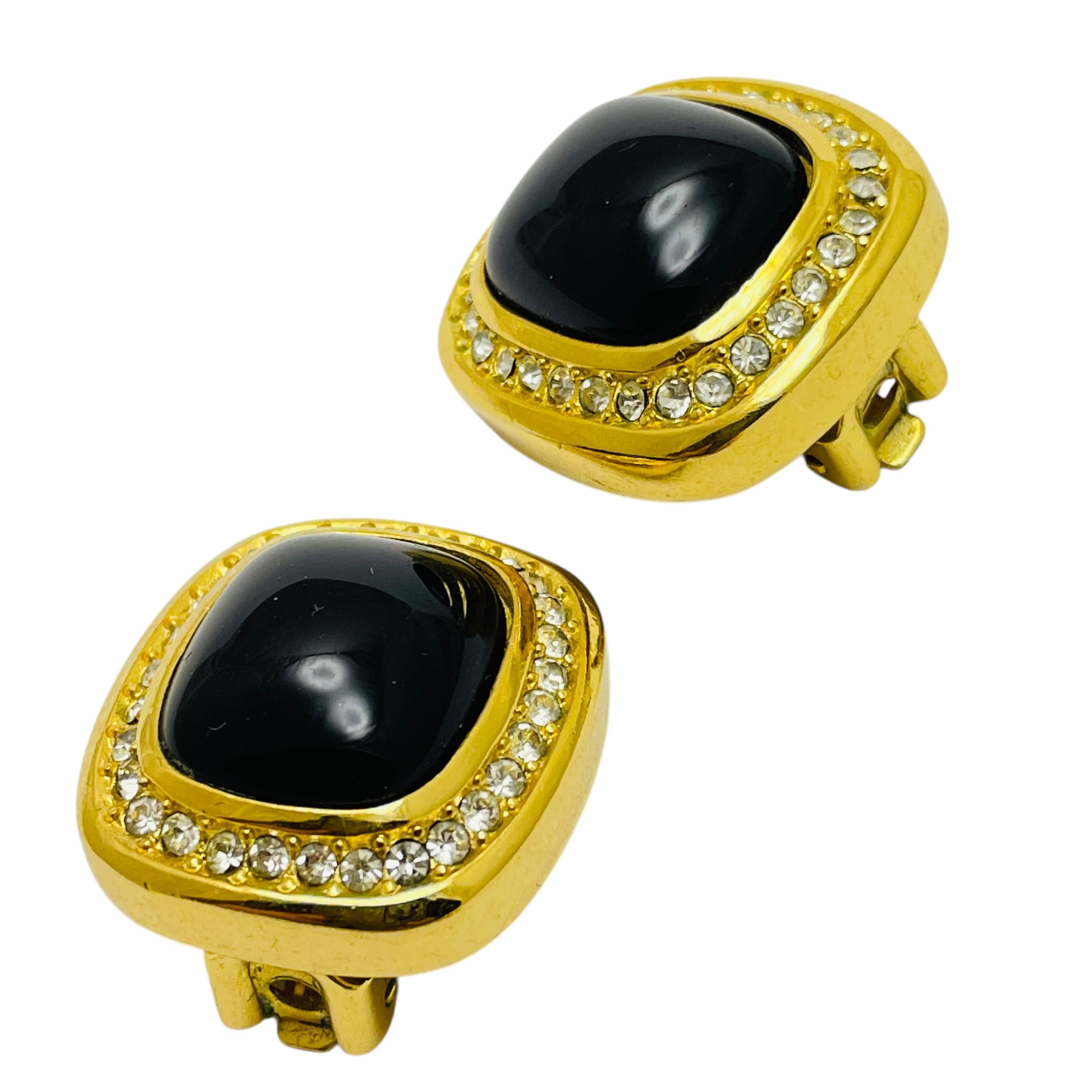 DETAILS

• signed CHRISTIAN DIOR  

• gold plated with crystals and glass cab

• vintage designer earrings

MEASUREMENTS  

• 

CONDITION

•  very good vintage condition with minimal signs of wear 

 Sku 44

❤️❤️  VINTAGE DESIGNER JEWELRY ❤️❤️

❤️❤️