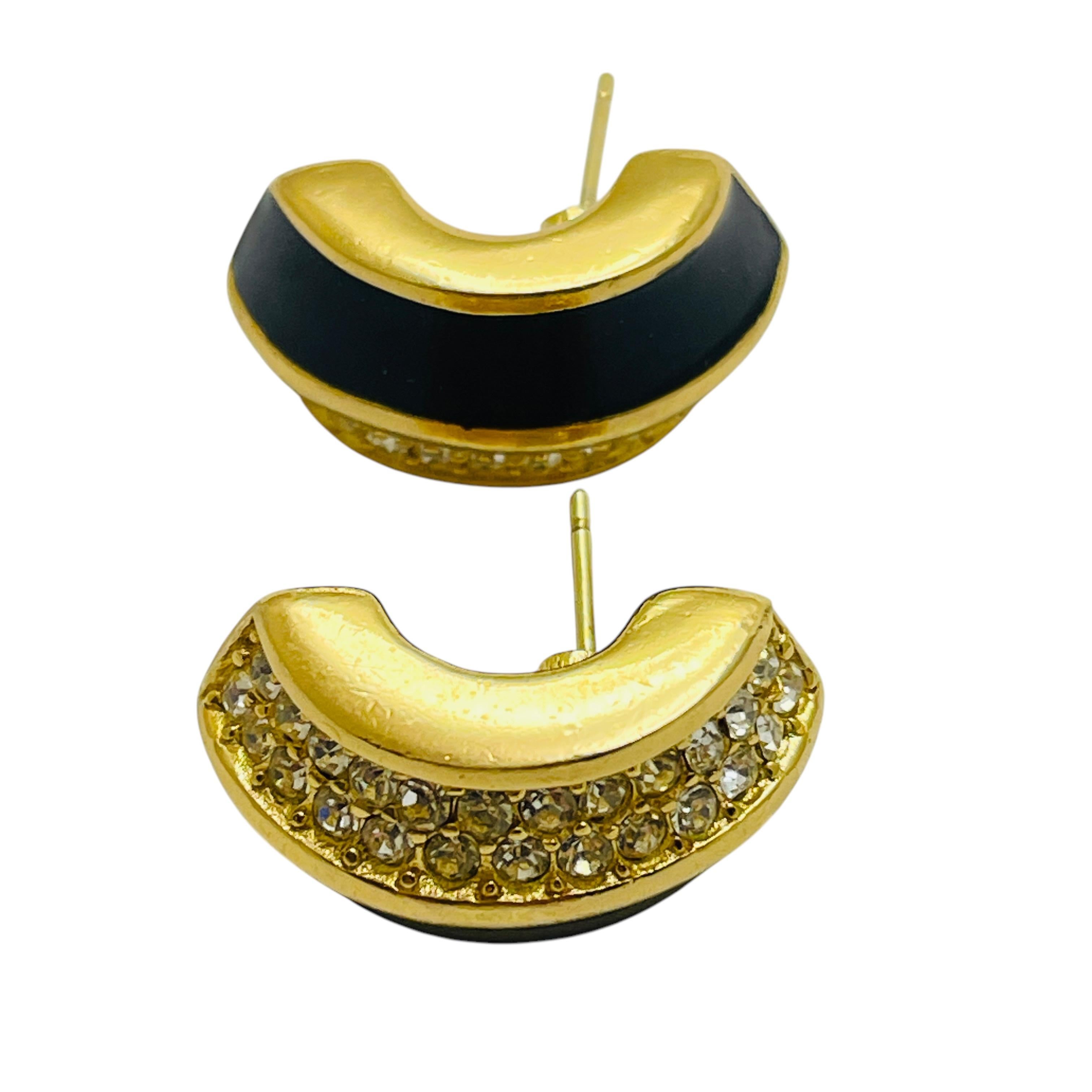 DETAILS

• unsigned CHRISTIAN DIOR  

• gold plated with crystals and enamel

• vintage designer earrings

MEASUREMENTS  

• 

CONDITION

•  very good vintage condition with minimal signs of wear 

 Sku 44

❤️❤️  VINTAGE DESIGNER JEWELRY ❤️❤️

❤️❤️ 