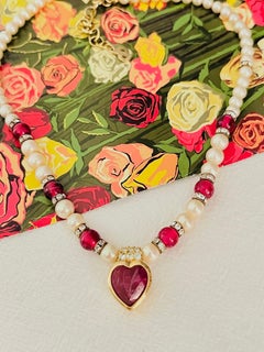 Christian Dior Vintage-Halskette aus Gold, Rot, Rubin, weißen Perlen, Cabochons und Herzanhängern