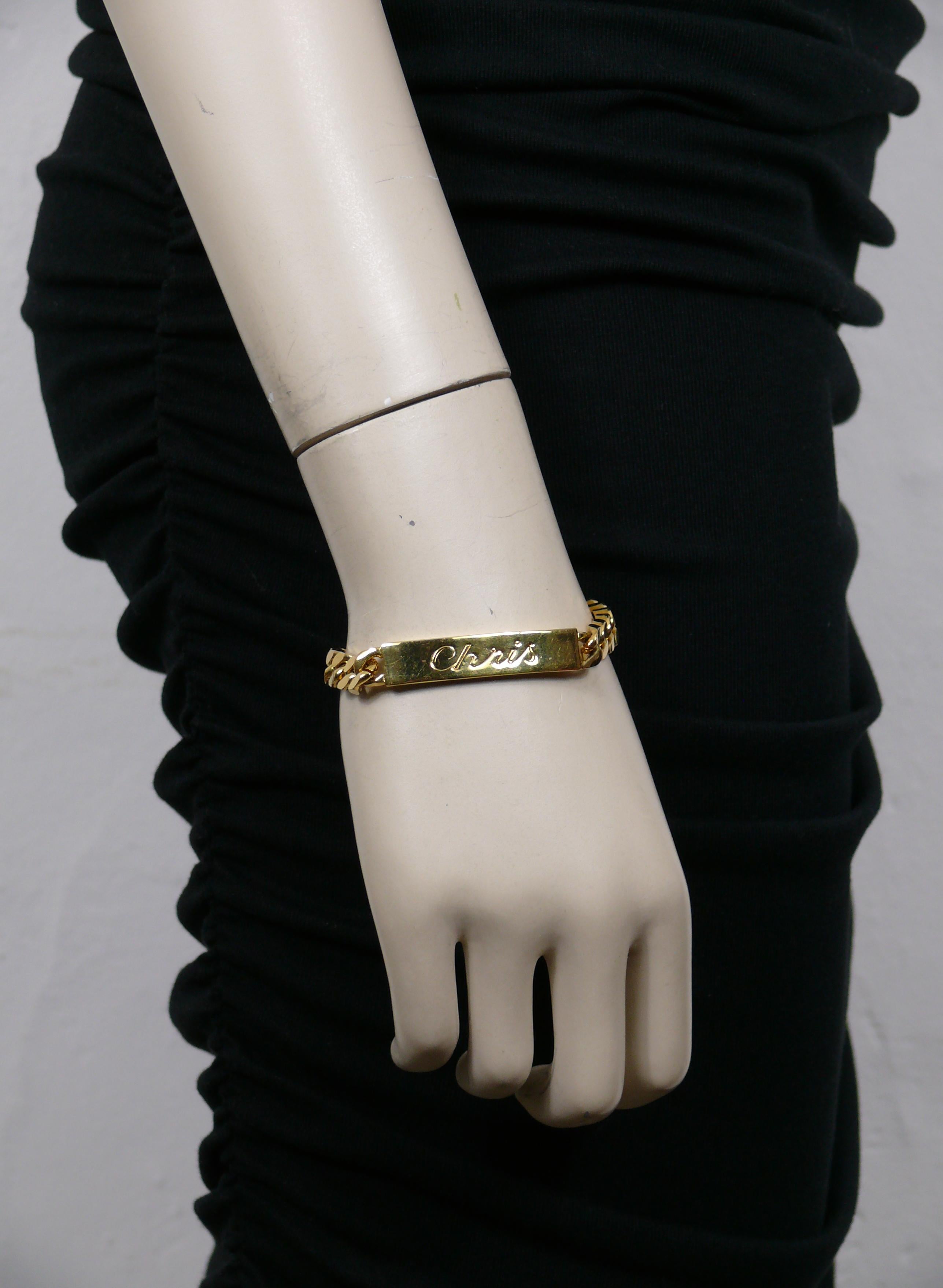CHRISTIAN DIOR vintage gold tone bracelet featuring curb links and ID tag embossed CHRIS.

Box clasp closure.

Embossed DIOR.

Indicative measurements : length approx. 17.5 cm (6.89 inches)  / max. width approx. 0.9 cm (0.35 inch).

Materials : Gold