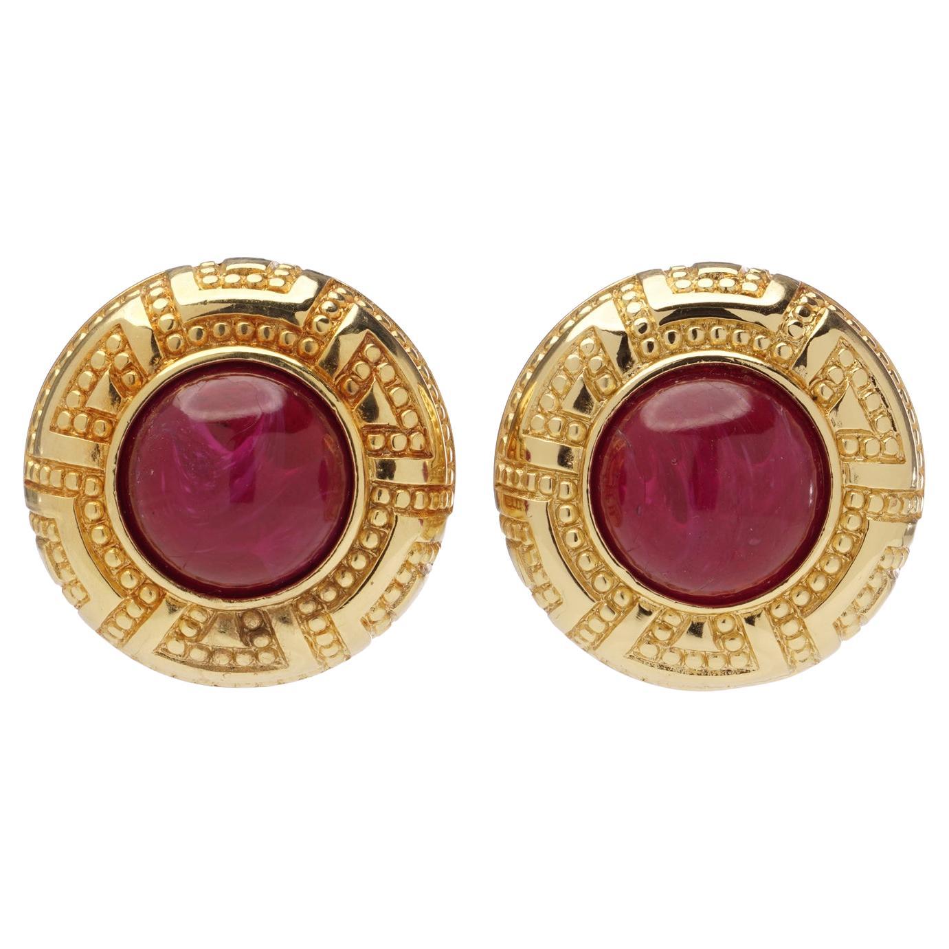Boucles d'oreilles à clip vintage en or et verre cabochon de rubis, Christian Dior, 1980
