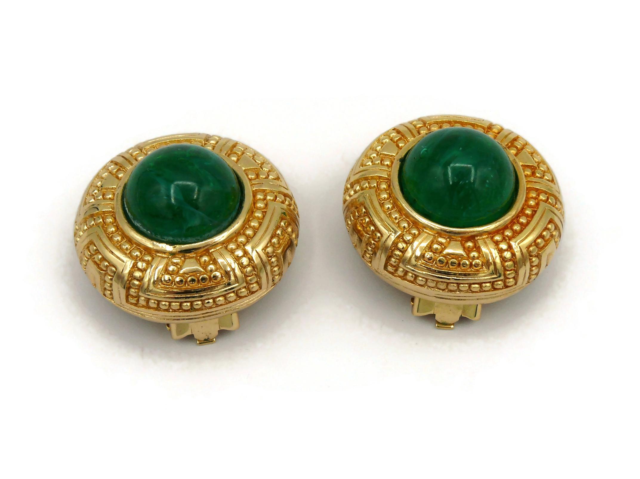 CHRISTIAN DIOR Vintage Gold Tone Green Glass Cabochon Clip-On Earrings In Good Condition For Sale In Nice, FR