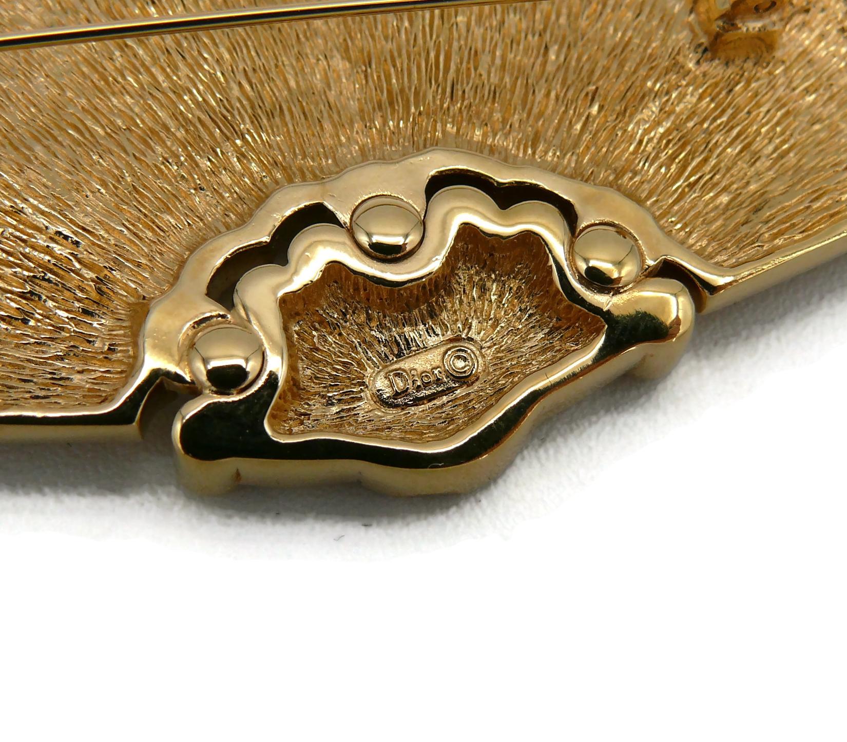 CHRISTIAN DIOR Vintage Goldfarbene juwelenbesetzte Fächerbrosche im Angebot 4