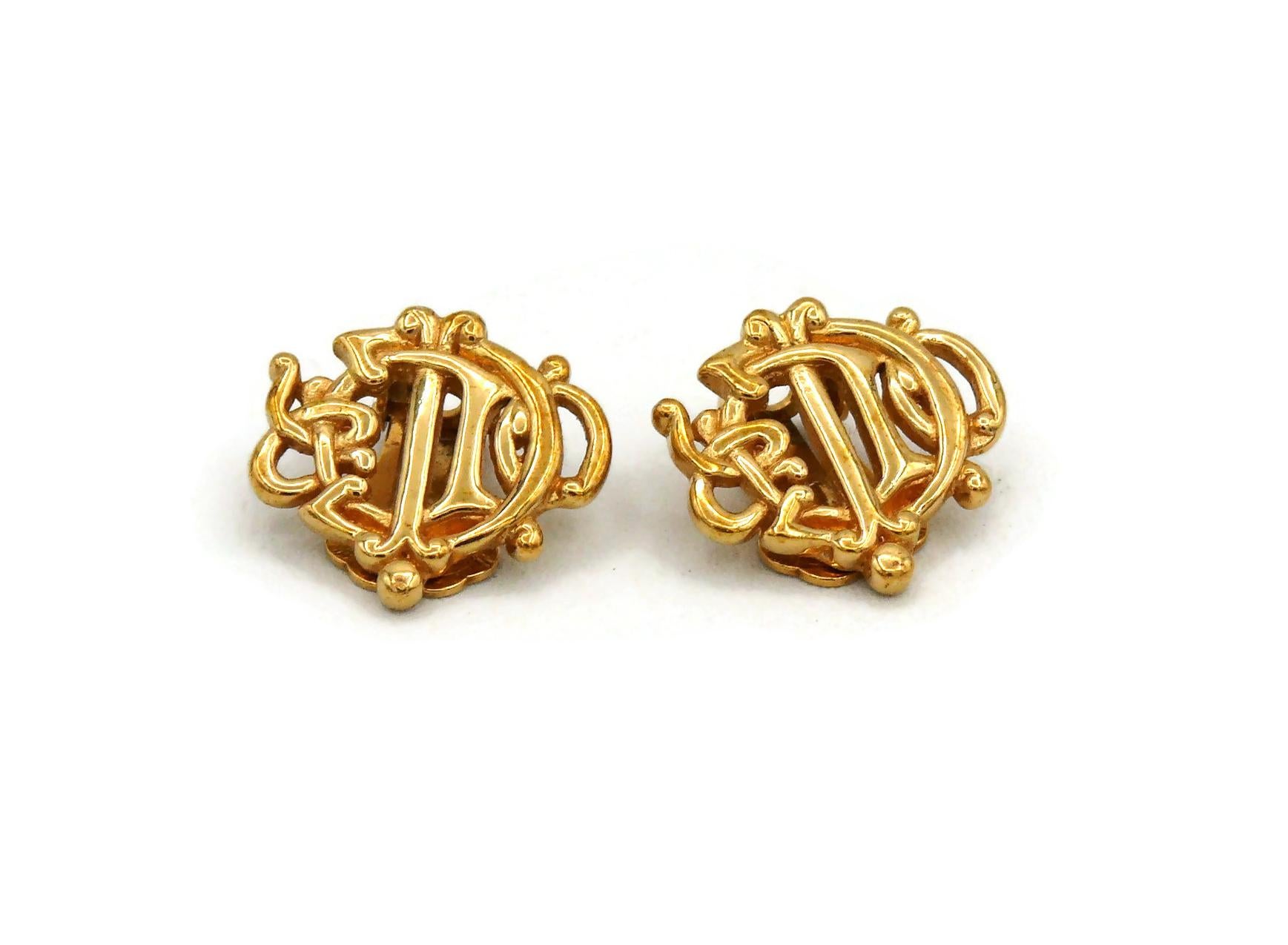 CHRISTIAN DIOR Vintage Gold Tone Logo Clip-On Earrings In Good Condition For Sale In Nice, FR