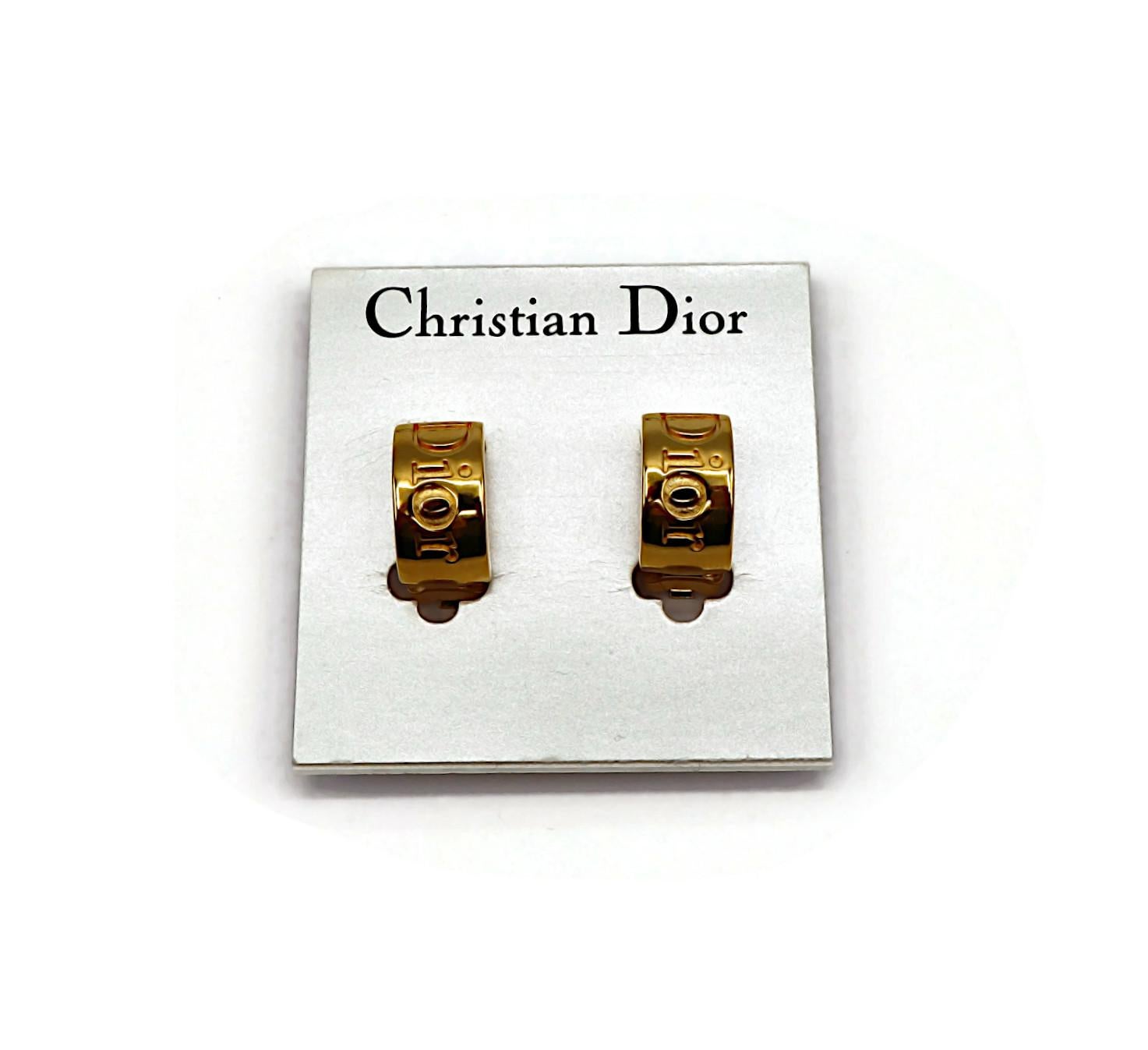 CHRISTIAN DIOR Vintage Gold Tone Logo Half Hoop Clip-On Earrings In Good Condition For Sale In Nice, FR