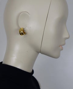 CHRISTIAN DIOR Vintage Goldfarbene halber Creolen-Ohrclips mit Logo in Goldtönen