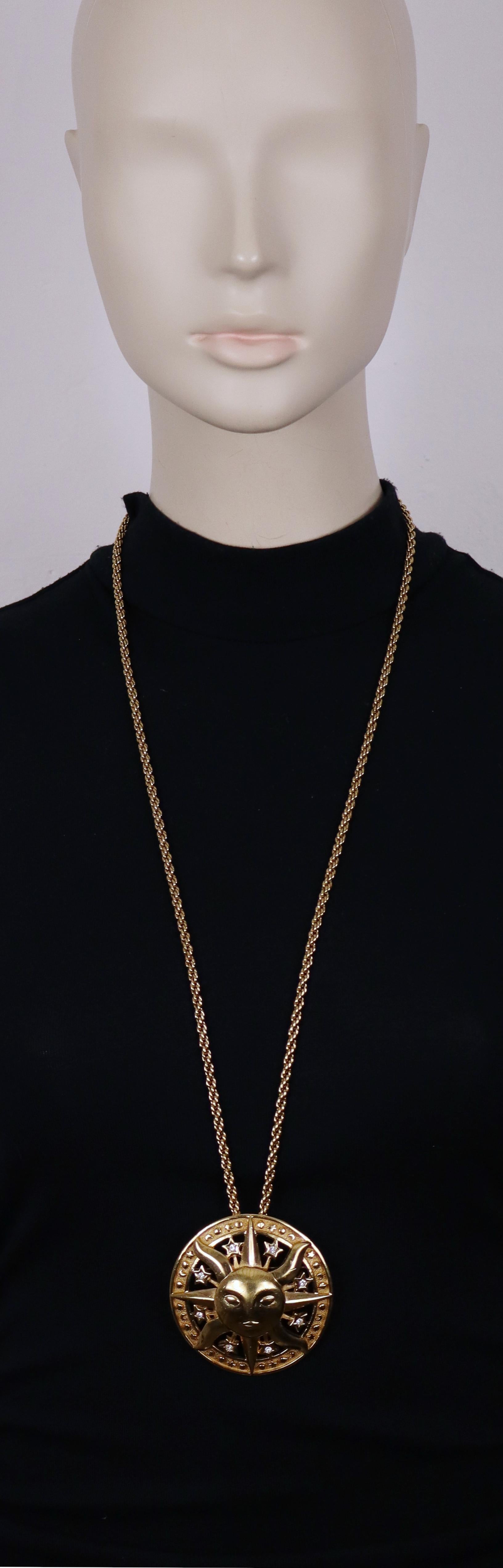 CHRISTIAN DIOR vintage gold tone medallion necklace featuring a radiant sun face adorned with jewelled stars.

The pendant can be worn as a brooch.

Lobster clasp closure.

Embossed CHR. DIOR Germany.

Indicative measurements : length of the chain