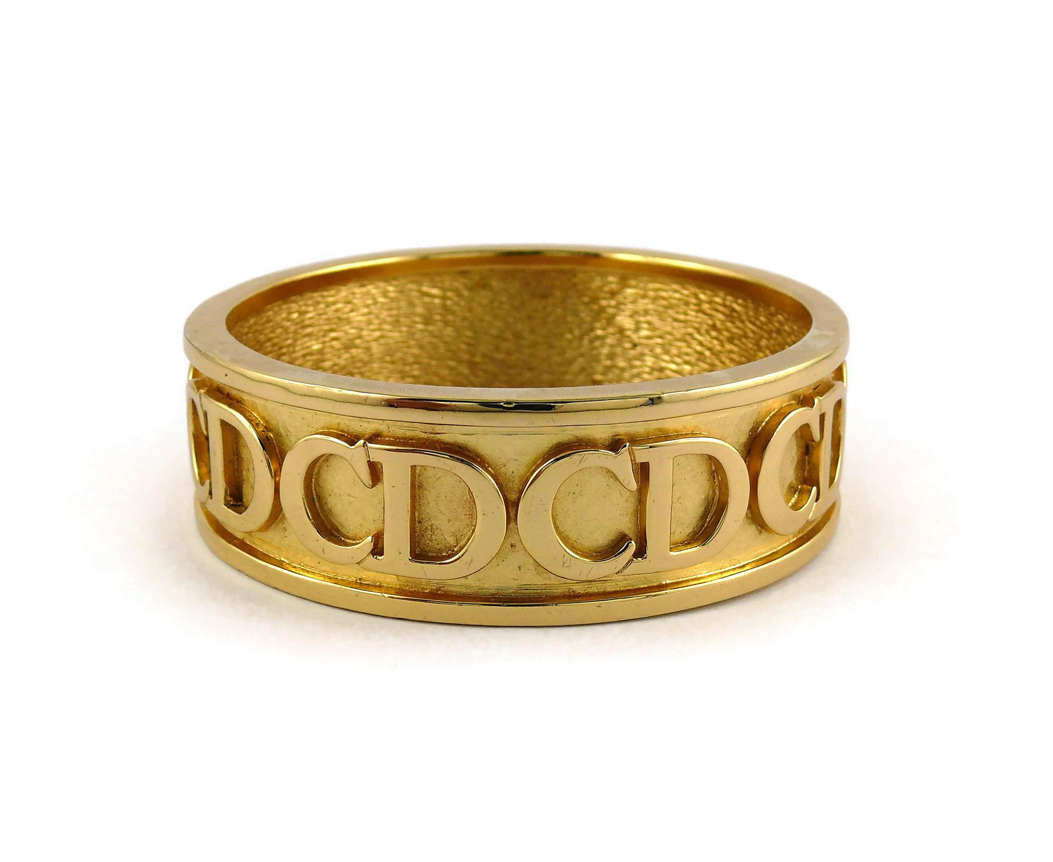 Christian Dior Vintage Gold Toned CD Logo Bracelet In Good Condition For Sale In Nice, FR