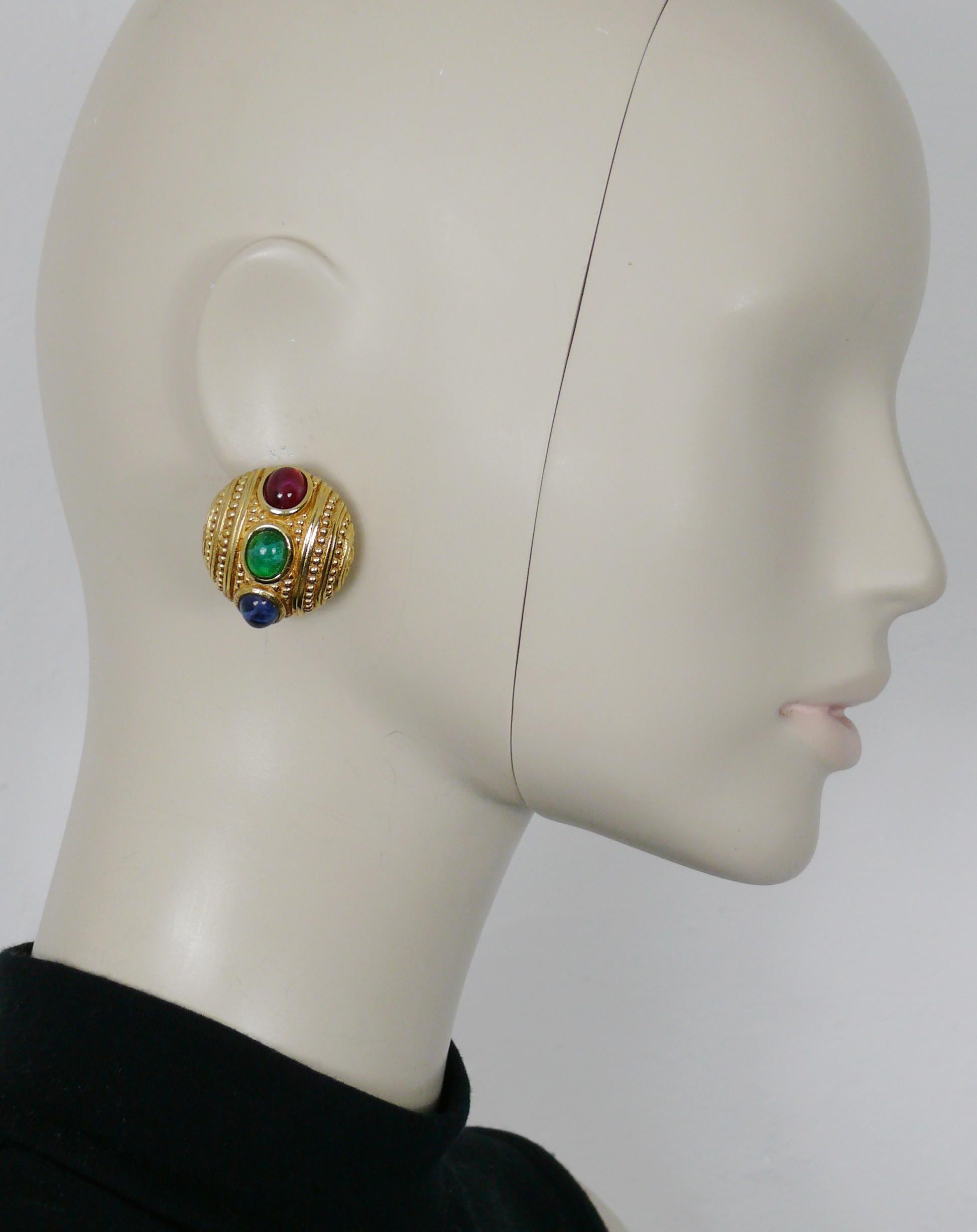 CHRISTIAN DIOR vintage gold toned dome-shaped clip-on earrings embelisshed with three marbled multicolour glass cabochons (red, green and blue).

Embossed CHR. DIOR © GERMANY.

Indicative measurements : diameter approx. 2.9 cm (1.14 inches).

Weight