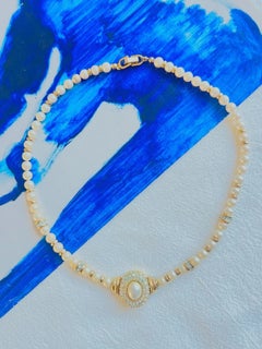 Collier Christian Dior vintage en or, avec perles blanches, perles de nacre, cristaux ronds et ovales