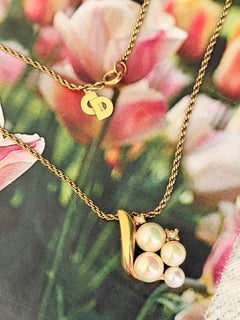 Christian Dior Vintage Gold White Round Pearls Crystals Pendant Elegant Necklace