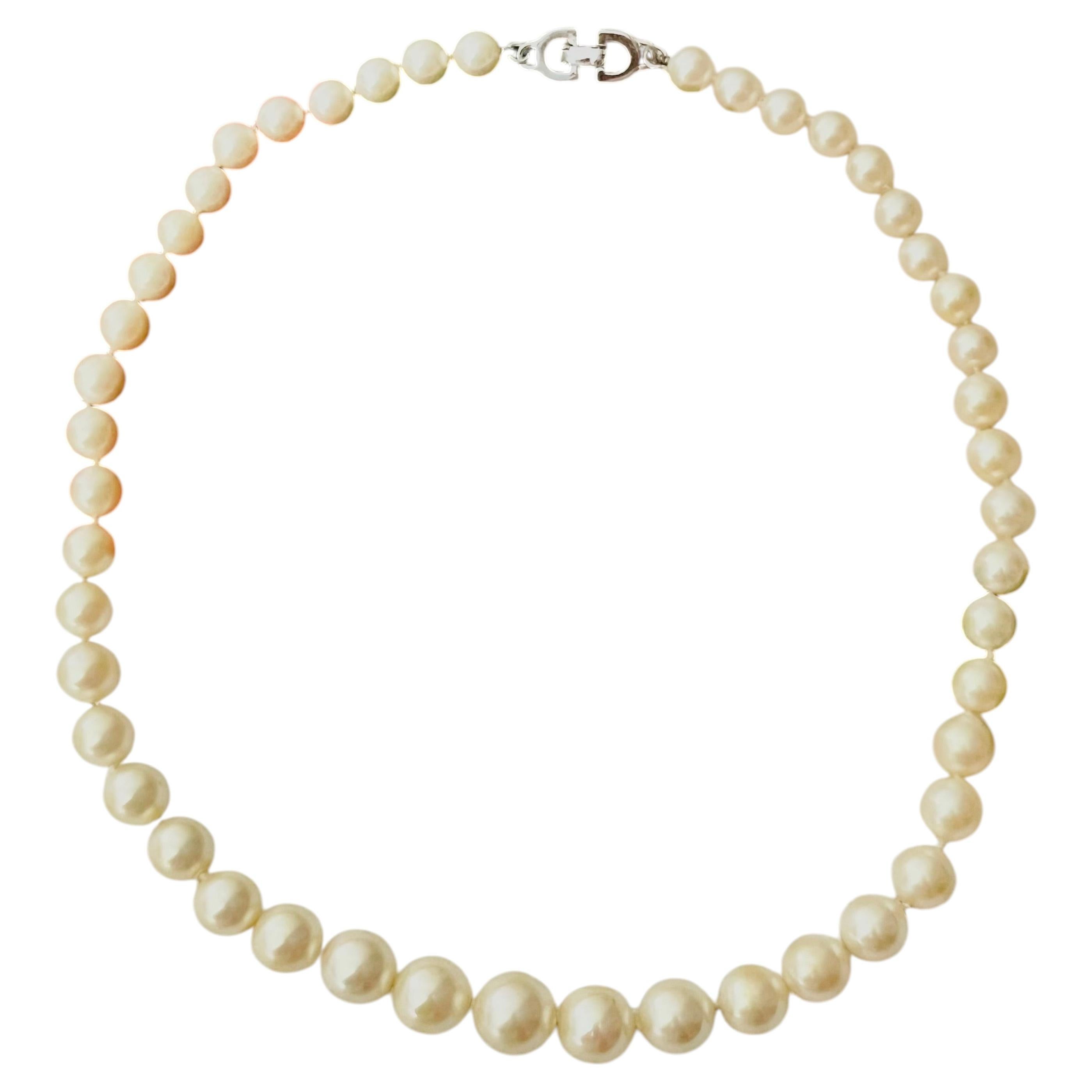 Collier élégant Christian Dior Vintage, composé de perles sphériques de tailles variées et de perles blanches