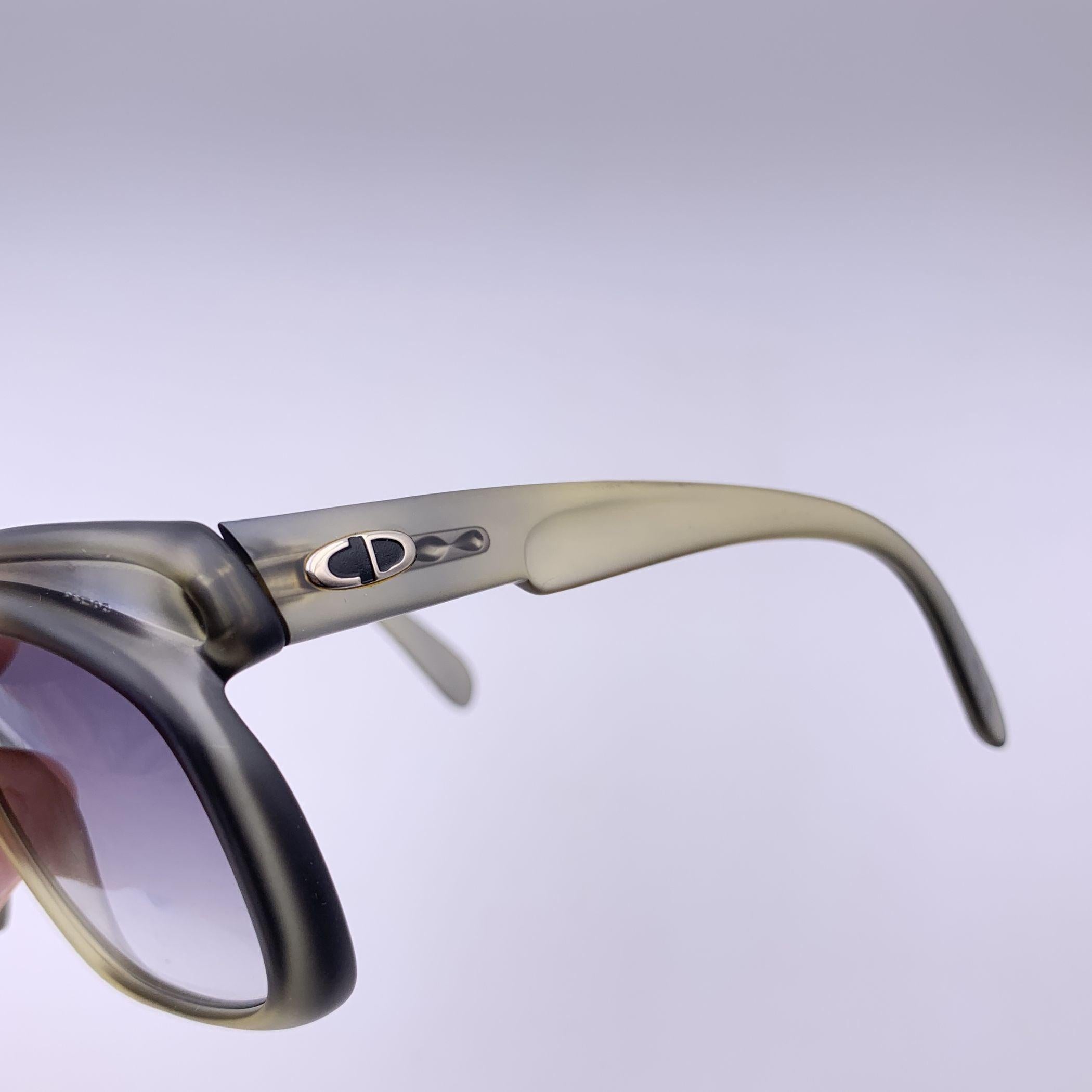 Occhiali da sole Greene & Greene Vintage 2009 571 Lente Blu 50/20 130mm In condizioni ottime in vendita a Rome, Rome