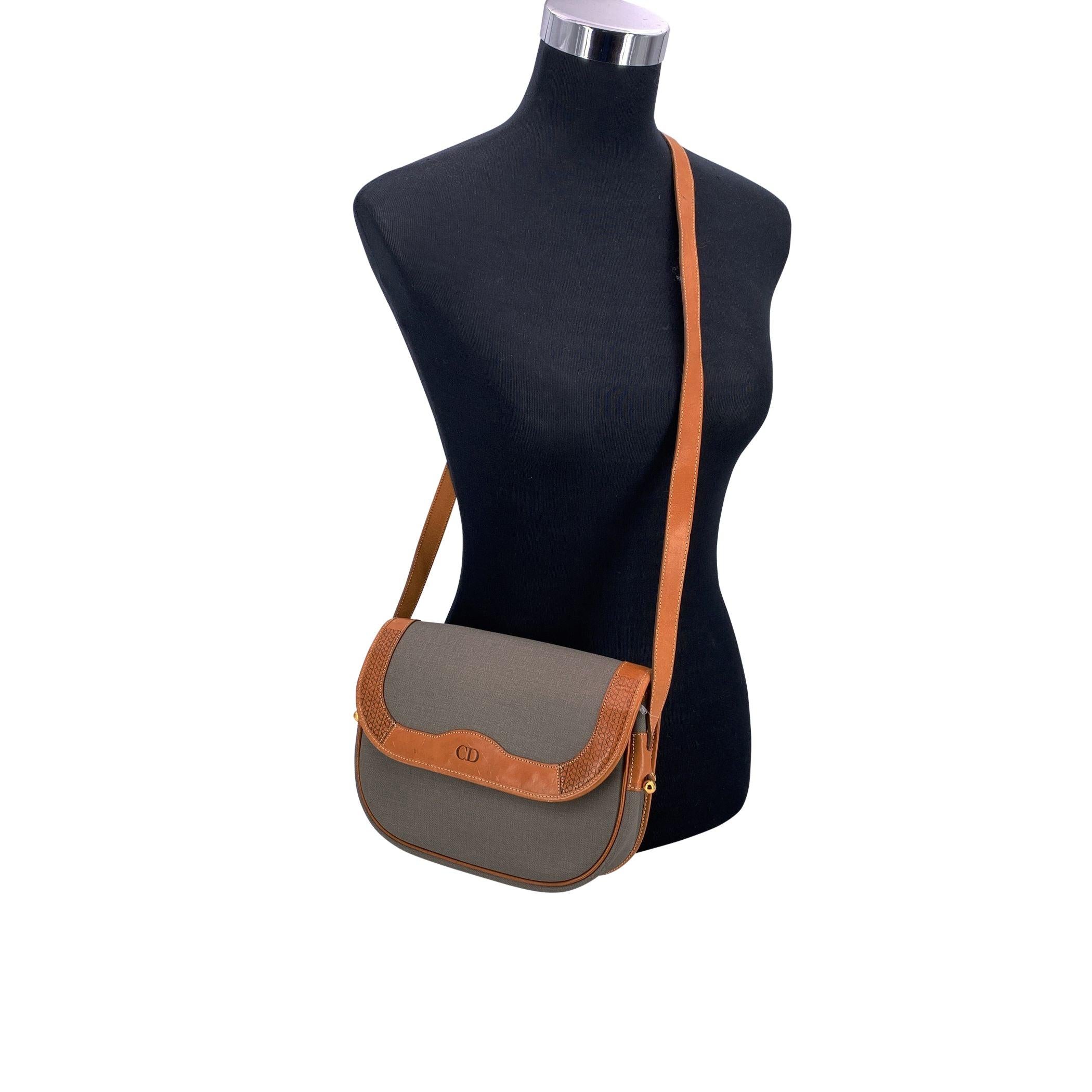 A timeless piece from the house of Dior, this vintage Christian Dior shoulder bag is a refined blend of Parisian elegance and understated luxury. Crafted in grey canvas with smooth beige leather trim, it carries the effortless charm of a bygone