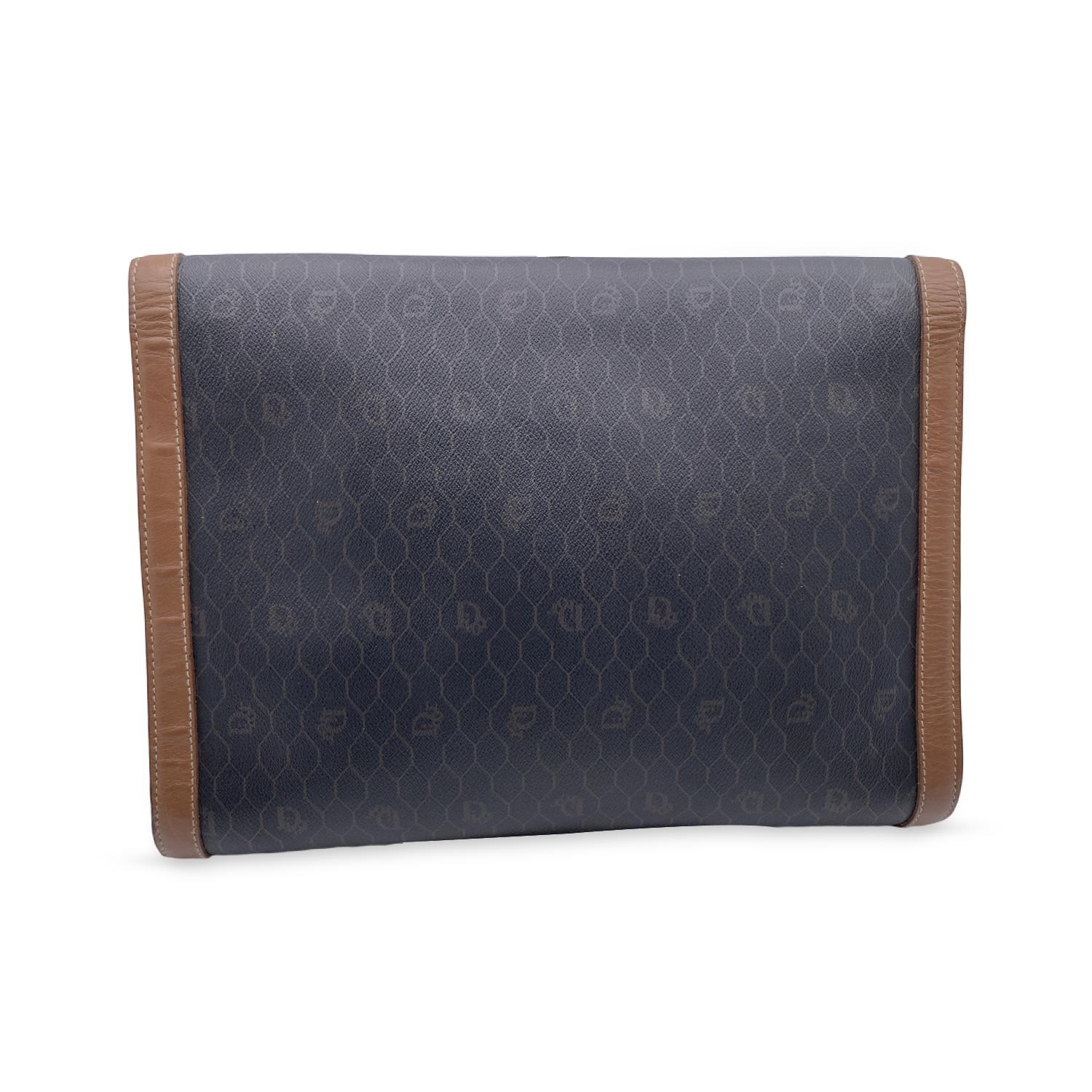 Christian Dior Vintage Grey Logo Canvas Portfolio Large Clutch  In Good Condition For Sale In Rome, Rome