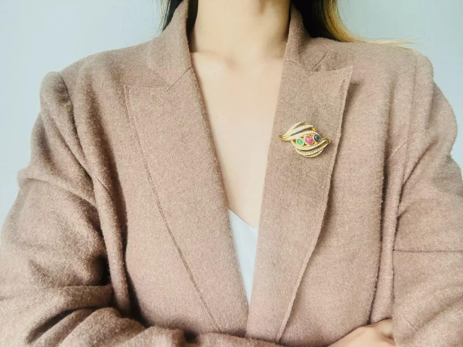 Christian Dior Vintage Gripoix Crystals Sapphire Ruby Emerald Leaf Gold Brooch For Sale 3