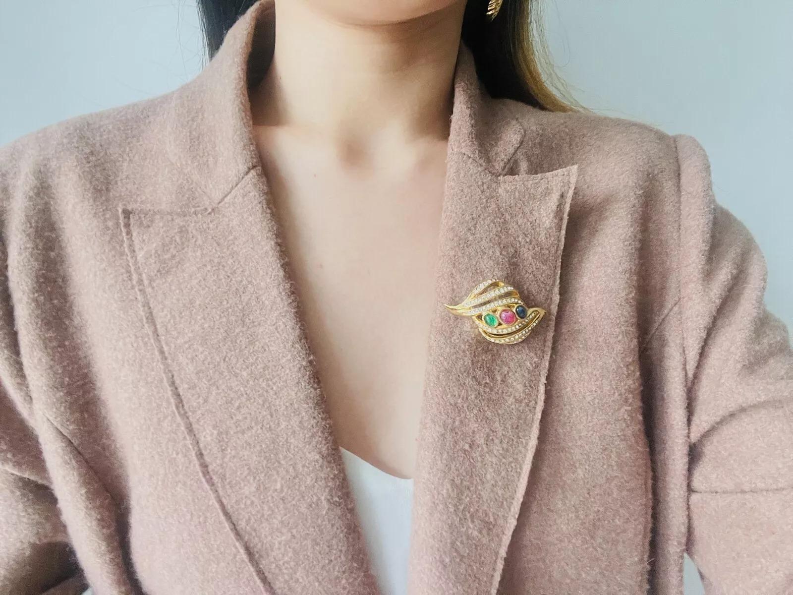 Christian Dior Vintage Gripoix Crystals Sapphire Ruby Emerald Leaf Gold Brooch For Sale 4