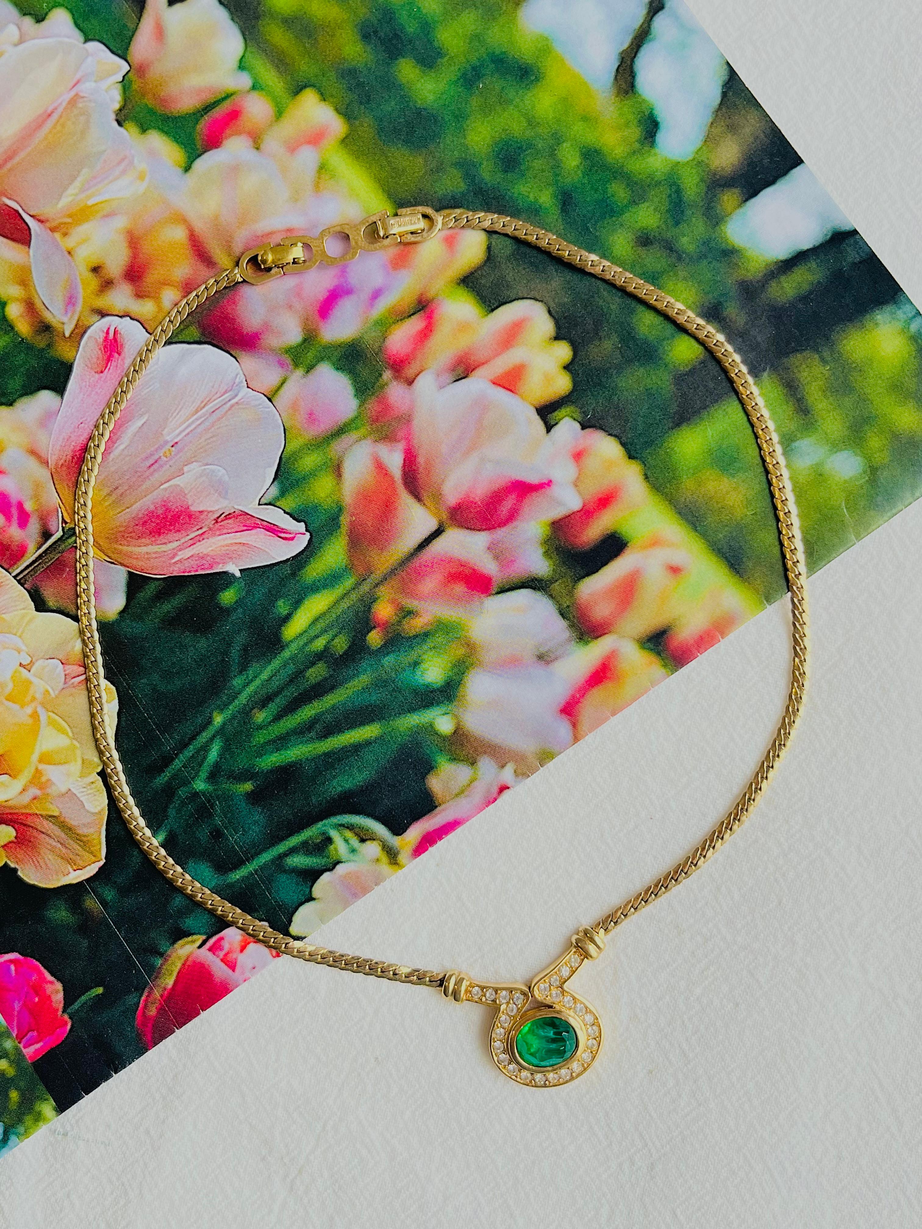 Christian Dior Vintage Gripoix Emerald Green Oval Pendant Crystals Gold Necklace In Good Condition For Sale In Wokingham, England