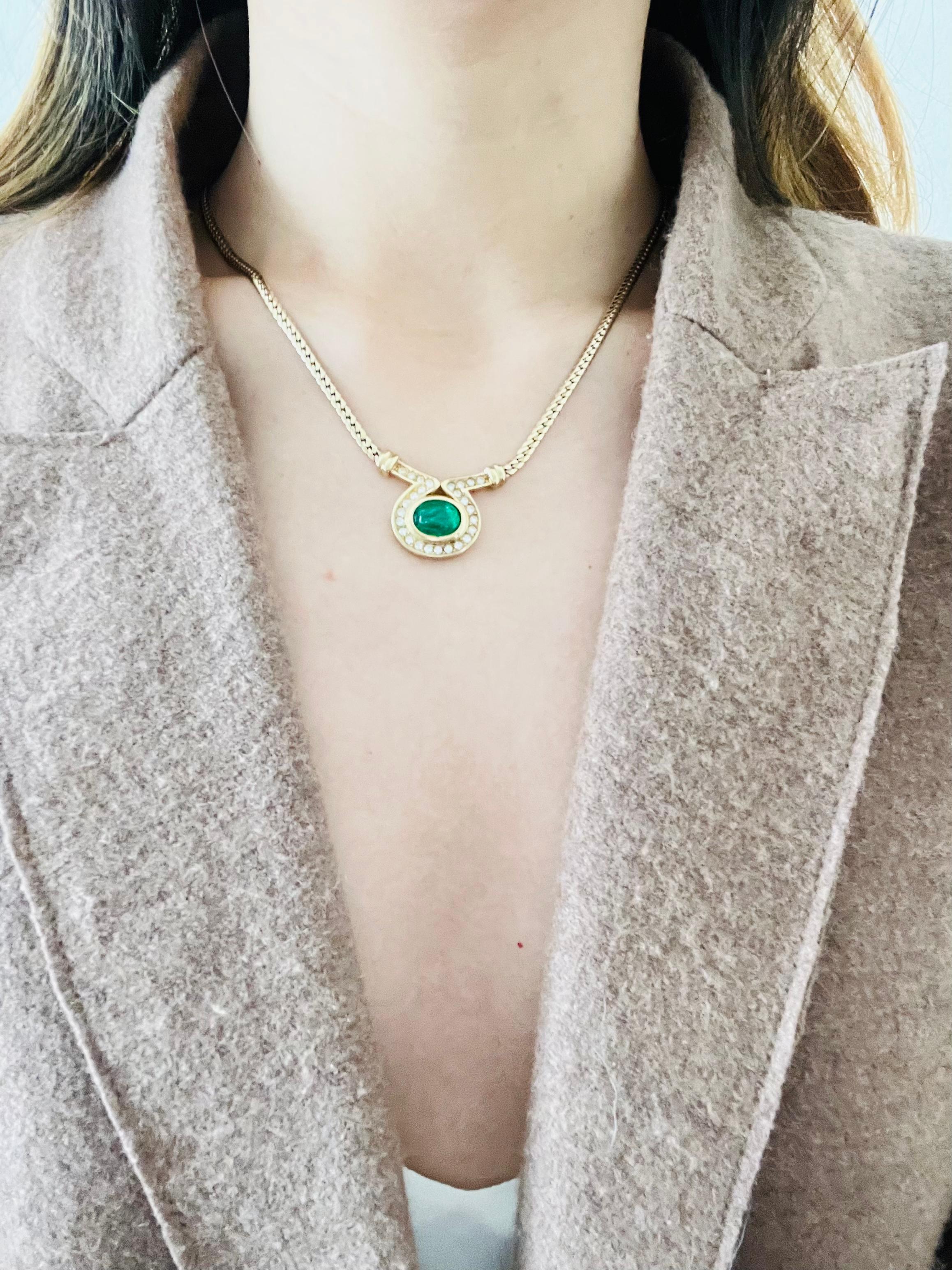 Christian Dior Vintage Gripoix Emerald Green Oval Pendant Crystals Gold Necklace For Sale 1