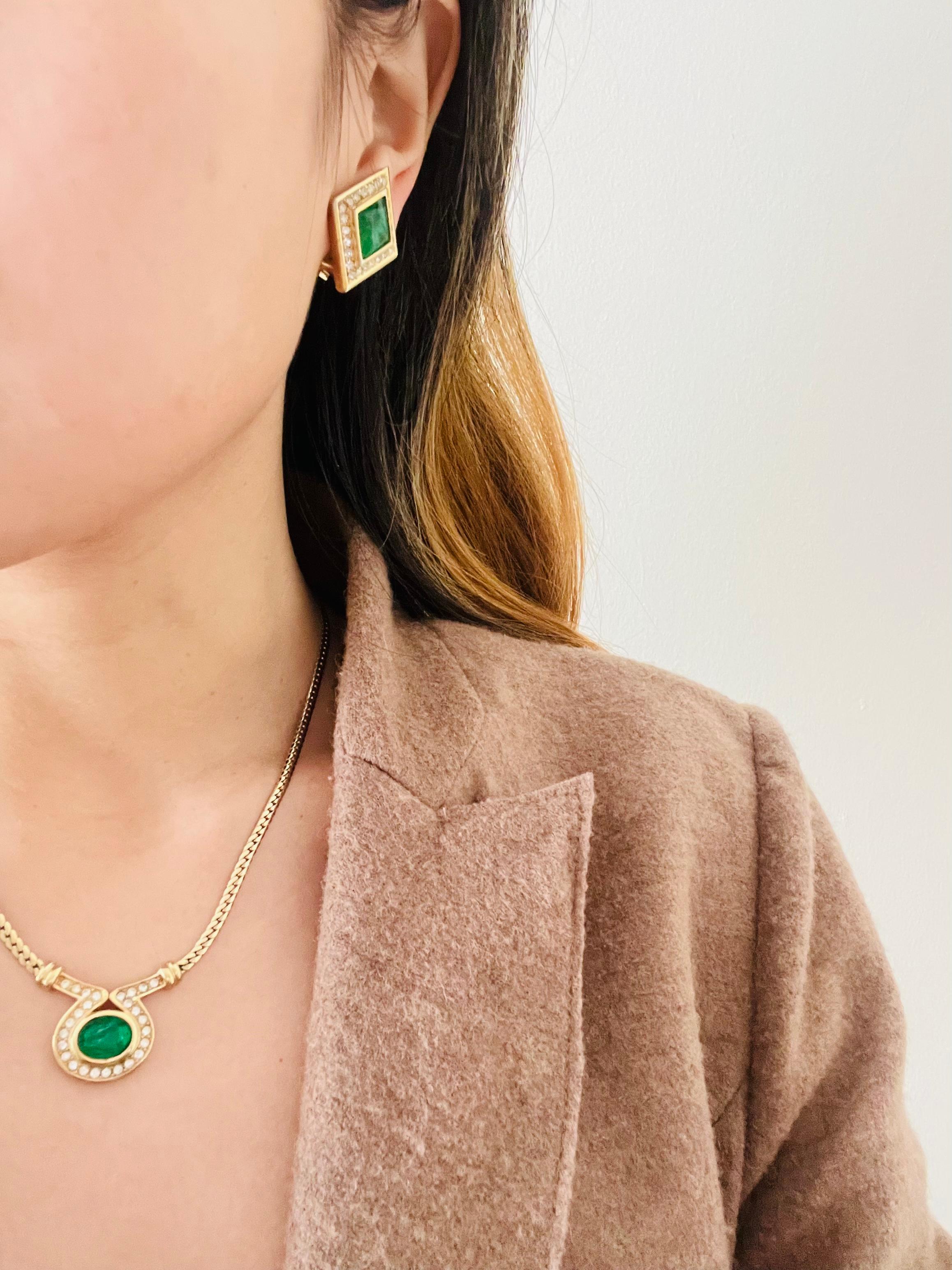 Christian Dior Vintage Gripoix Emerald Green Oval Pendant Crystals Gold Necklace For Sale 2