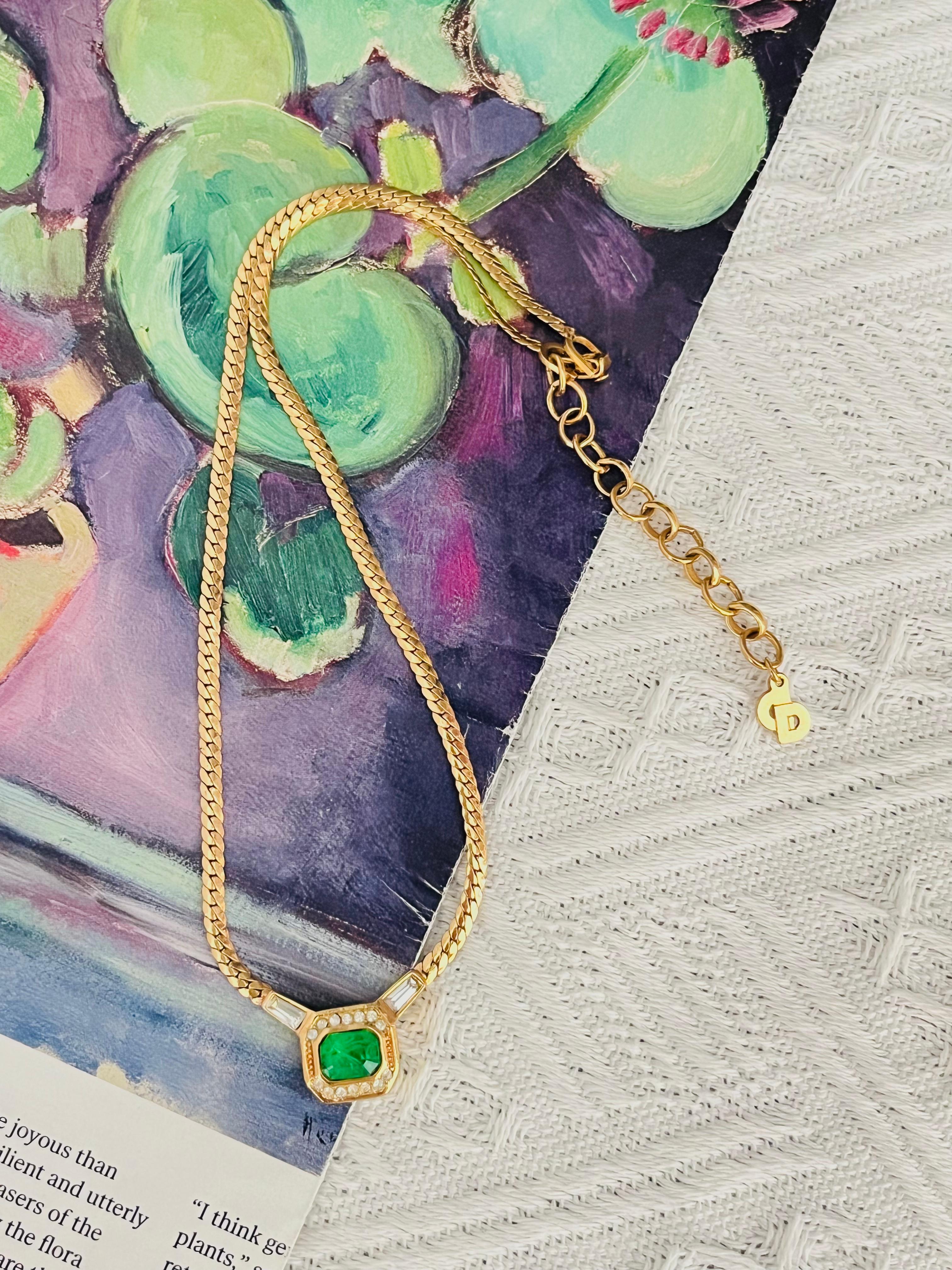 Christian Dior Vintage Gripoix Emerald Octagon Marble Green Crystals Necklace In Excellent Condition For Sale In Wokingham, England