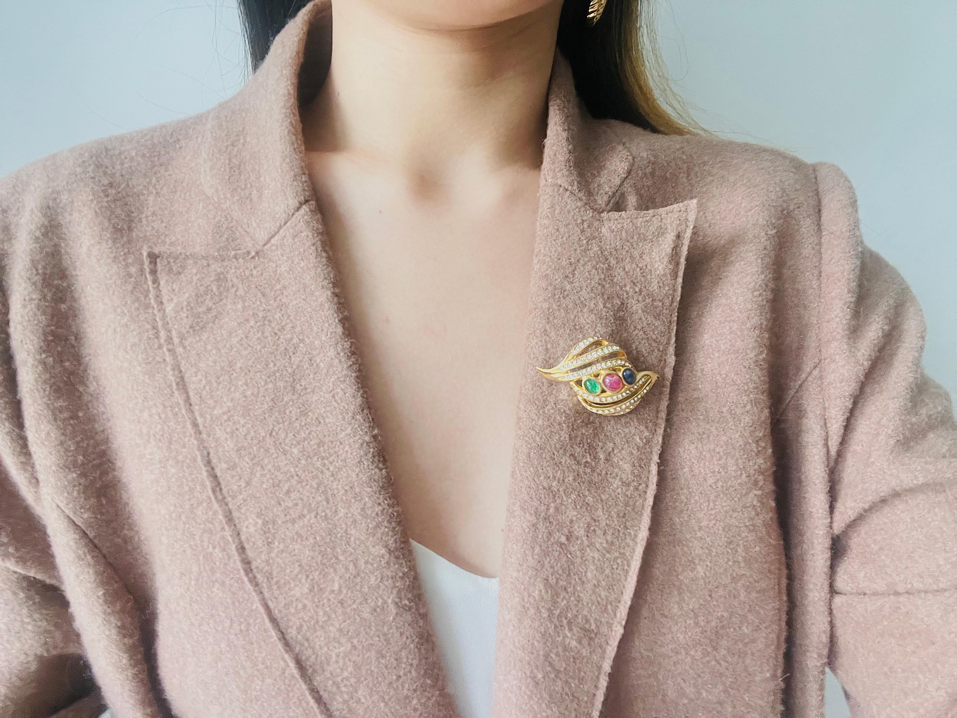 Christian Dior Vintage Gripoix Esmeralda Rubí Zafiro Cristales Calados Broche en venta 1