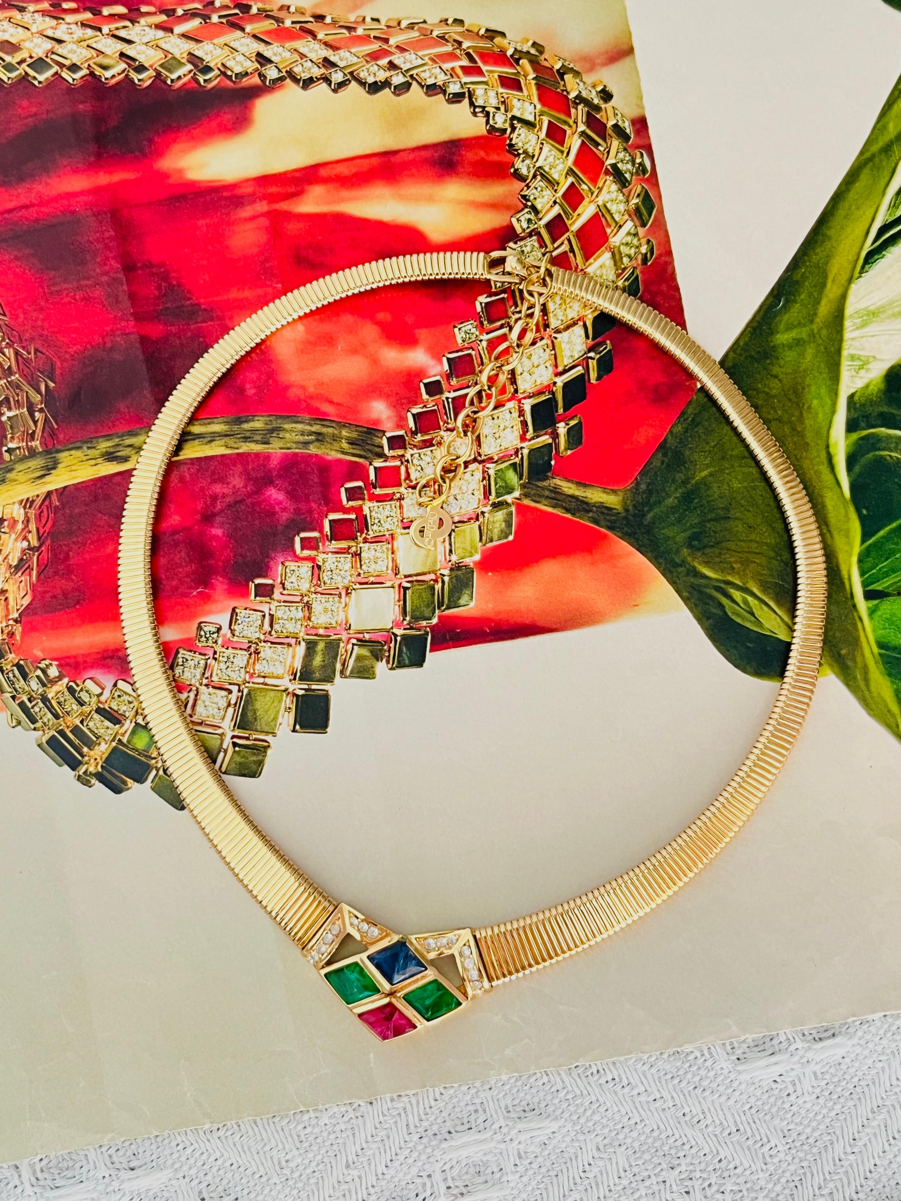 Christian Dior Vintage 1980s Gripoix Emerald Sapphire Ruby Green Navy Blue Red Crystals Diamond Triangle Pendant Openwork Ribbed Snake Omega Choker Adjustable Elegant Modernist Necklace, Gold Tone

Very good condition. Not any stones lost, very