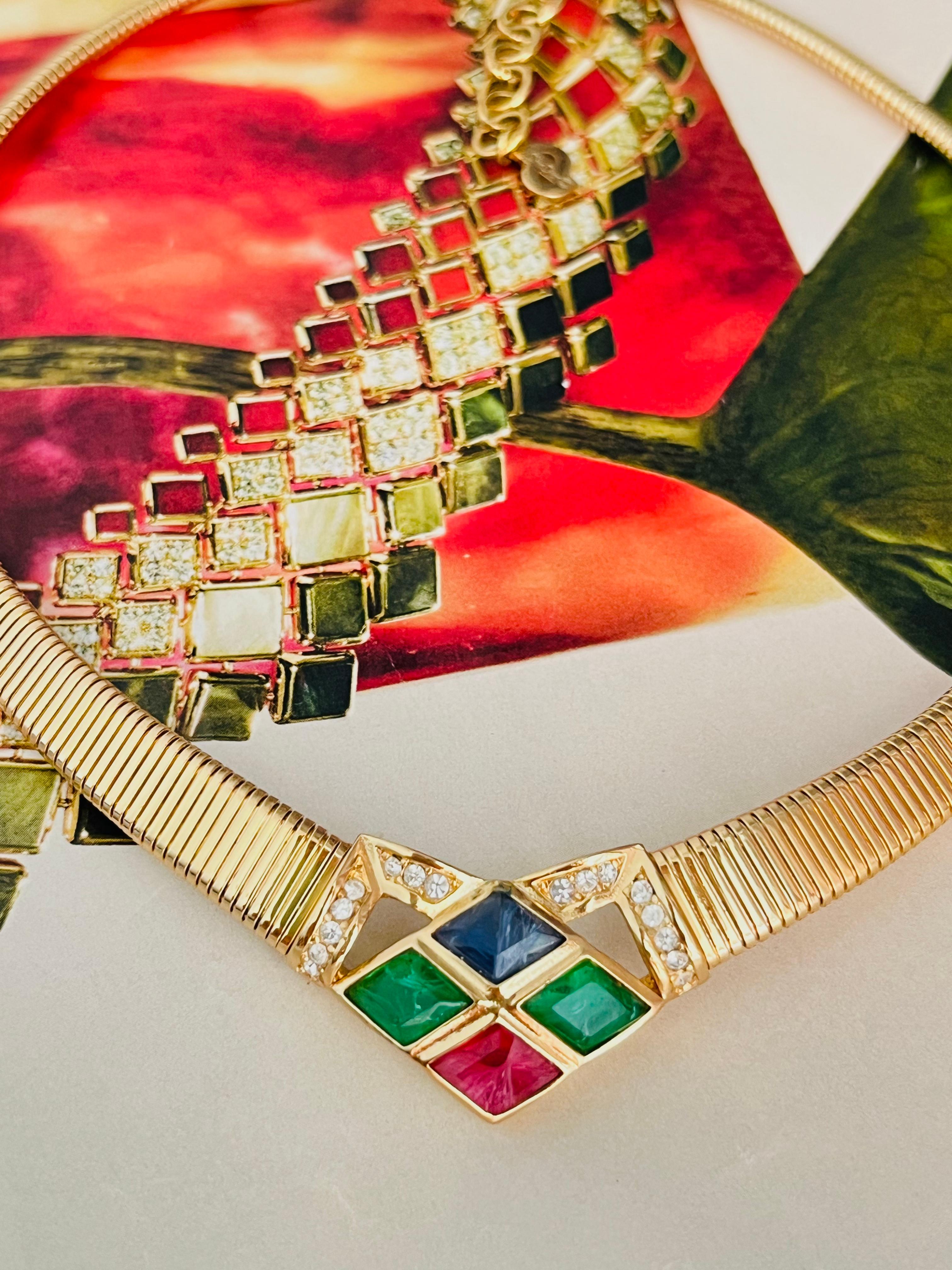 Christian Dior Vintage Gripoix Emerald Sapphire Ruby Crystals Omega Necklace In Good Condition For Sale In Wokingham, England