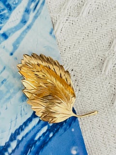 Christian Dior Vintage GROSSE 1967: spilla rara in oro a forma di grande foglia, dai colori vivaci, con motivi ondulati e effetto ventoso