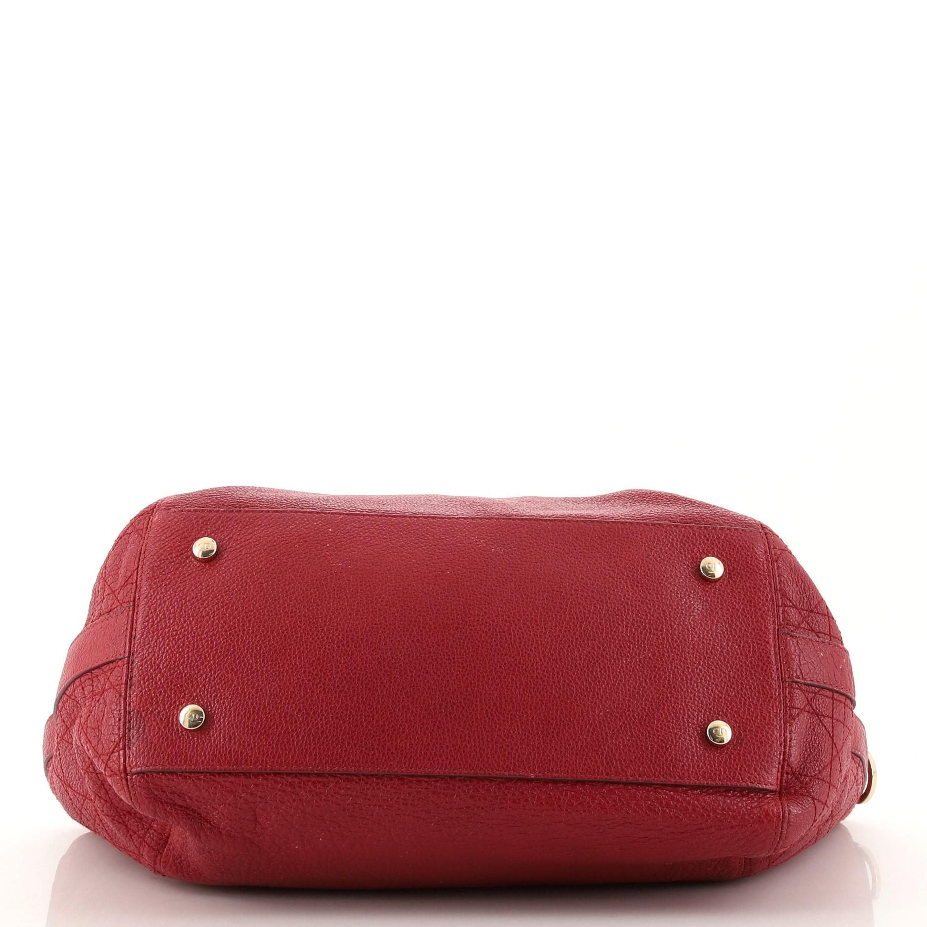 Christian Dior Vintage Hobo Cannage Gestepptes Leder Medium im Zustand „Relativ gut“ in NY, NY