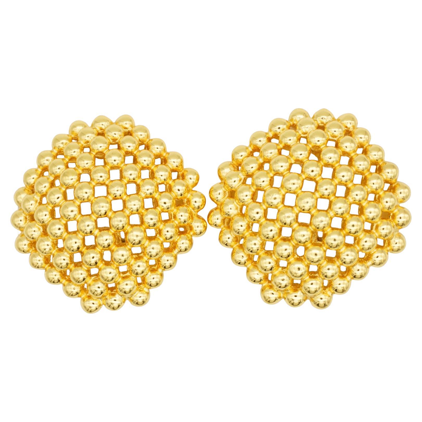 Christian Dior Vintage Huge Gold Octagon Mesh Dots durchbrochene gewölbte Clip-Ohrringe