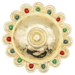 Christian Dior Vintage – Riesige, gewölbte Brosche mit Gold, roten Rubinen, Smaragden und Saphiren im „Sunburst“-Design