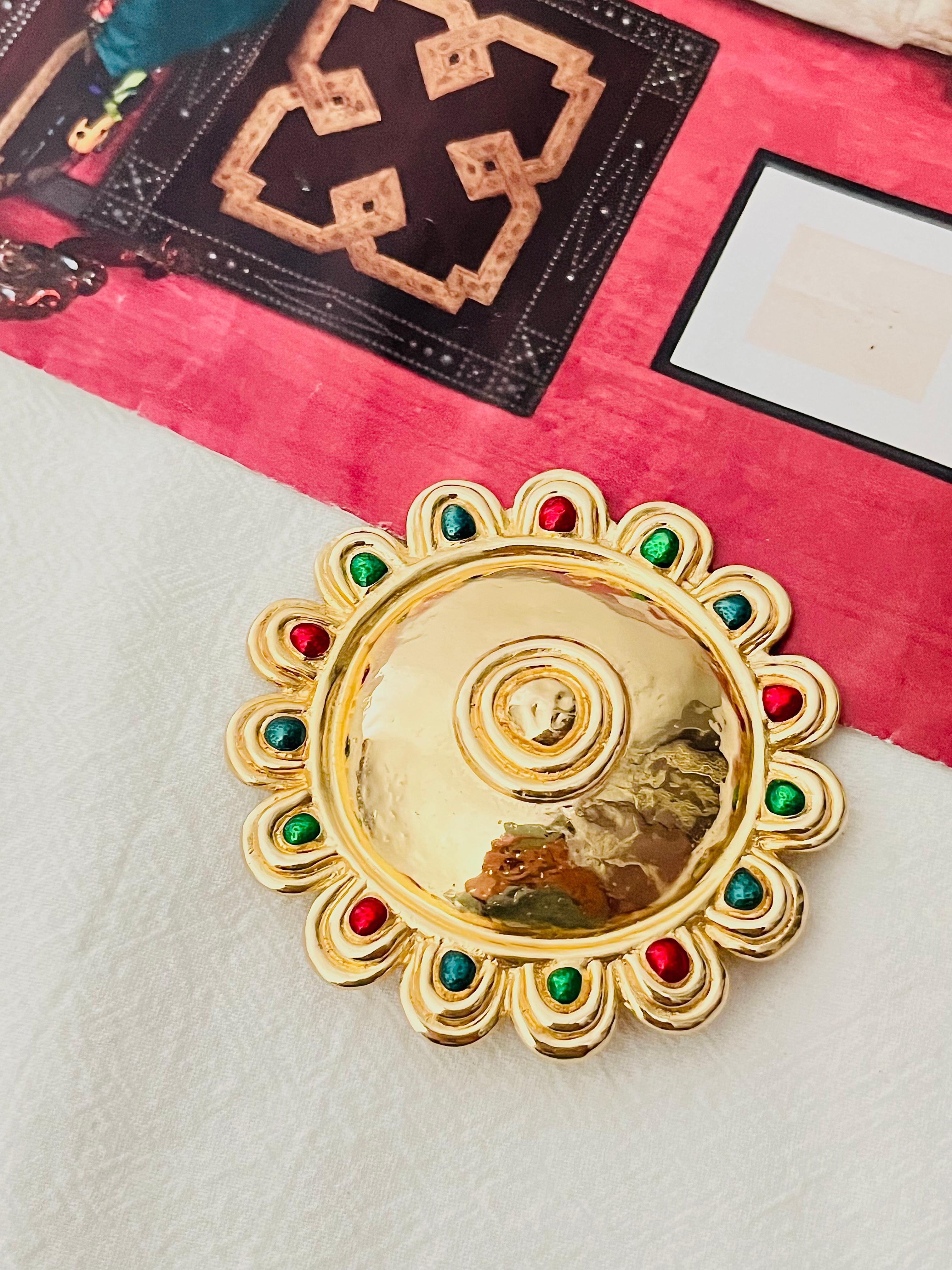 Art déco Christian Dior Vintage Huge Round Sunburst Ruby Emerald Sapphire Dome Brooch en vente
