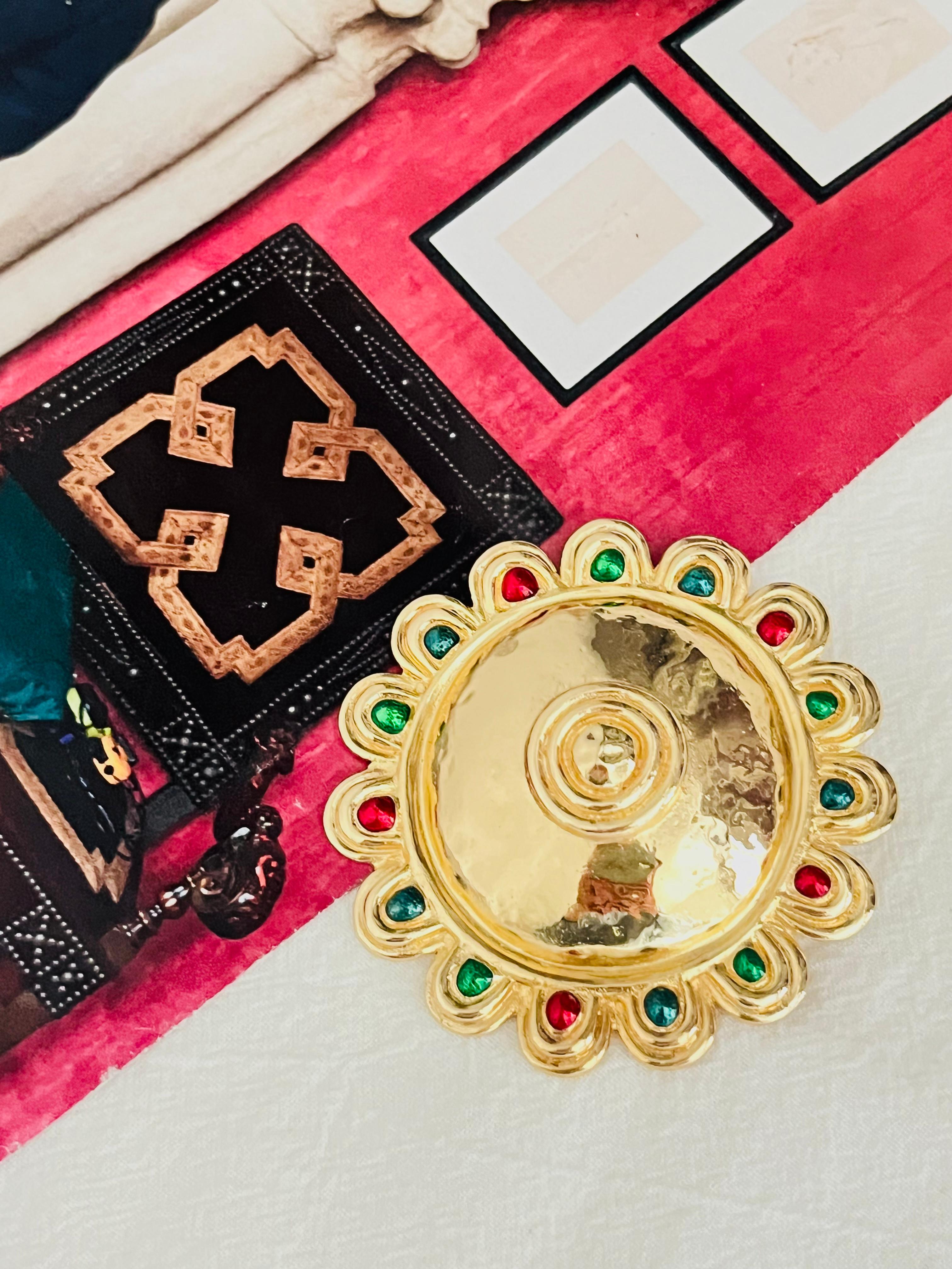 Christian Dior Vintage Huge Round Sunburst Ruby Emerald Sapphire Dome Brooch Excellent état - En vente à Wokingham, England
