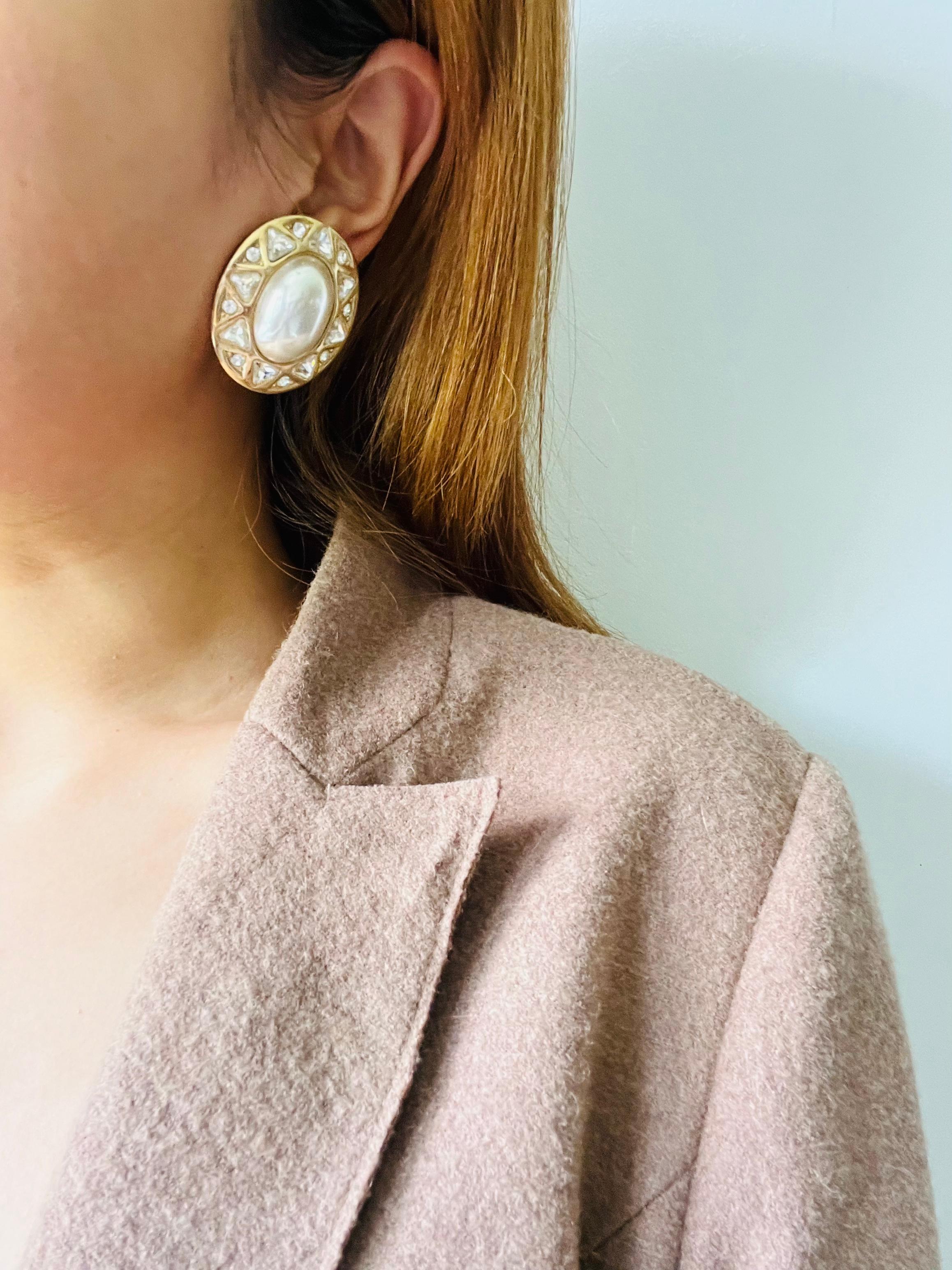 Christian Dior Vintage Huge White Oval Pearl Triangle Circle Crystals Ohrringe im Angebot 1