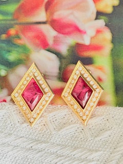 Boucles d'oreilles Christian Dior Vintage iconiques en or, avec rubis Gripoix et cristaux en forme de diamant, couleur rouge rubis