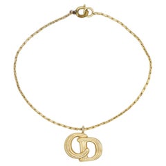 Bracelet à maillons Christian Dior Vintage, modèle emblématique doré unisexe, avec grande breloque monogramme « CD »