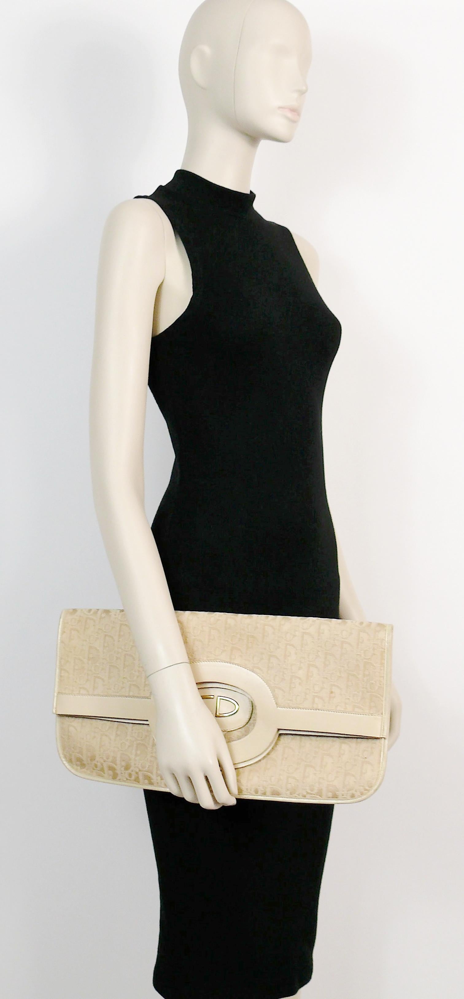 CHRISTIAN DIOR iconic vintage convertible bag featuring ivory monogram canvas, off-white leather and gold toned CD monogram.

Can be worn as a clutch or tote bag.

Marked CHRISTIAN DIOR Made in France.

Indicative measurements : total height incl.