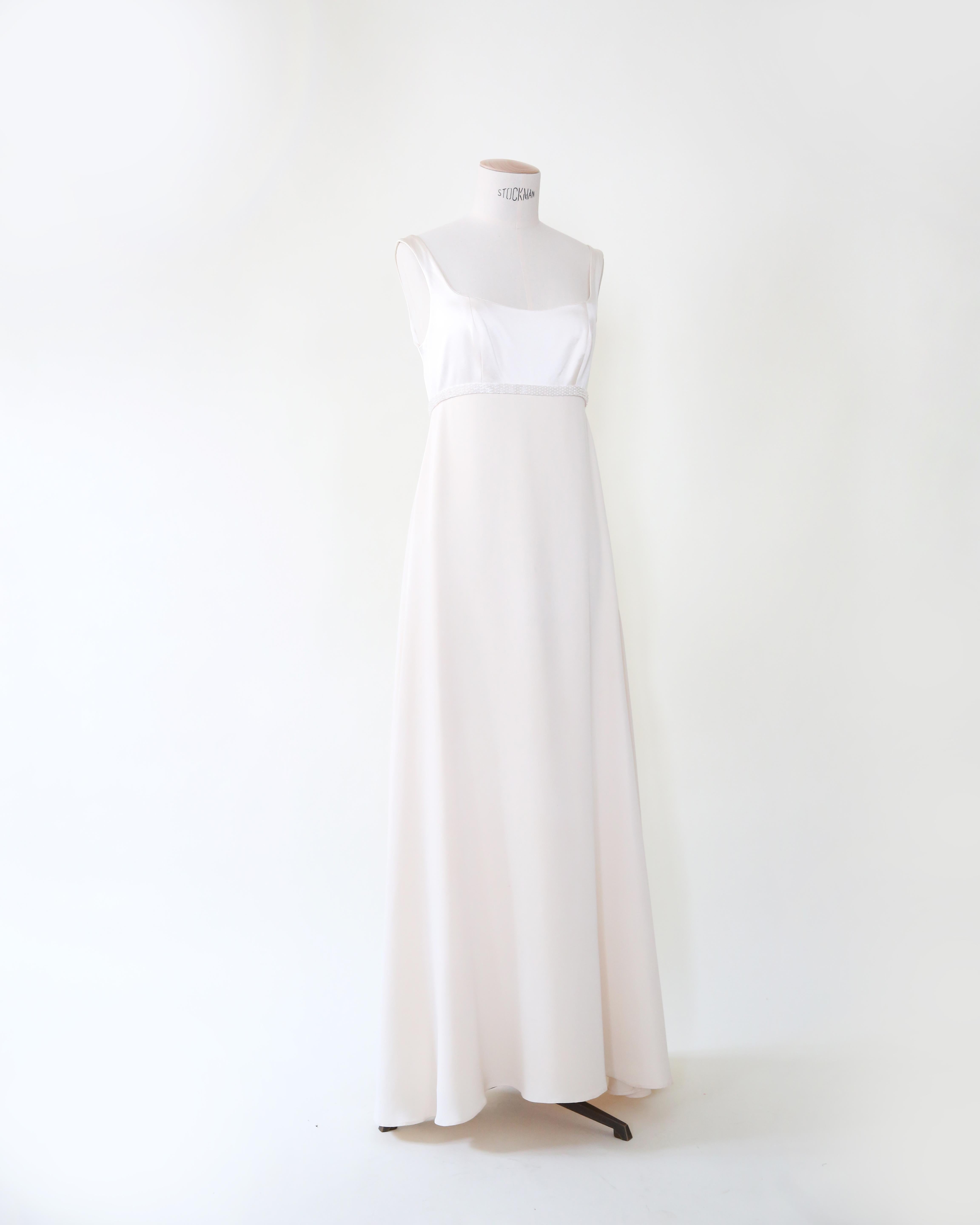 LOVE LALI VINTAGE

A beautifully simple Christian Dior 80's Vintage ivory fit and flare silk dress
Satin upper
Features a beaded empire waistline that closes at the back via two satin popper buttons
Concealed back central zip
Double layered
