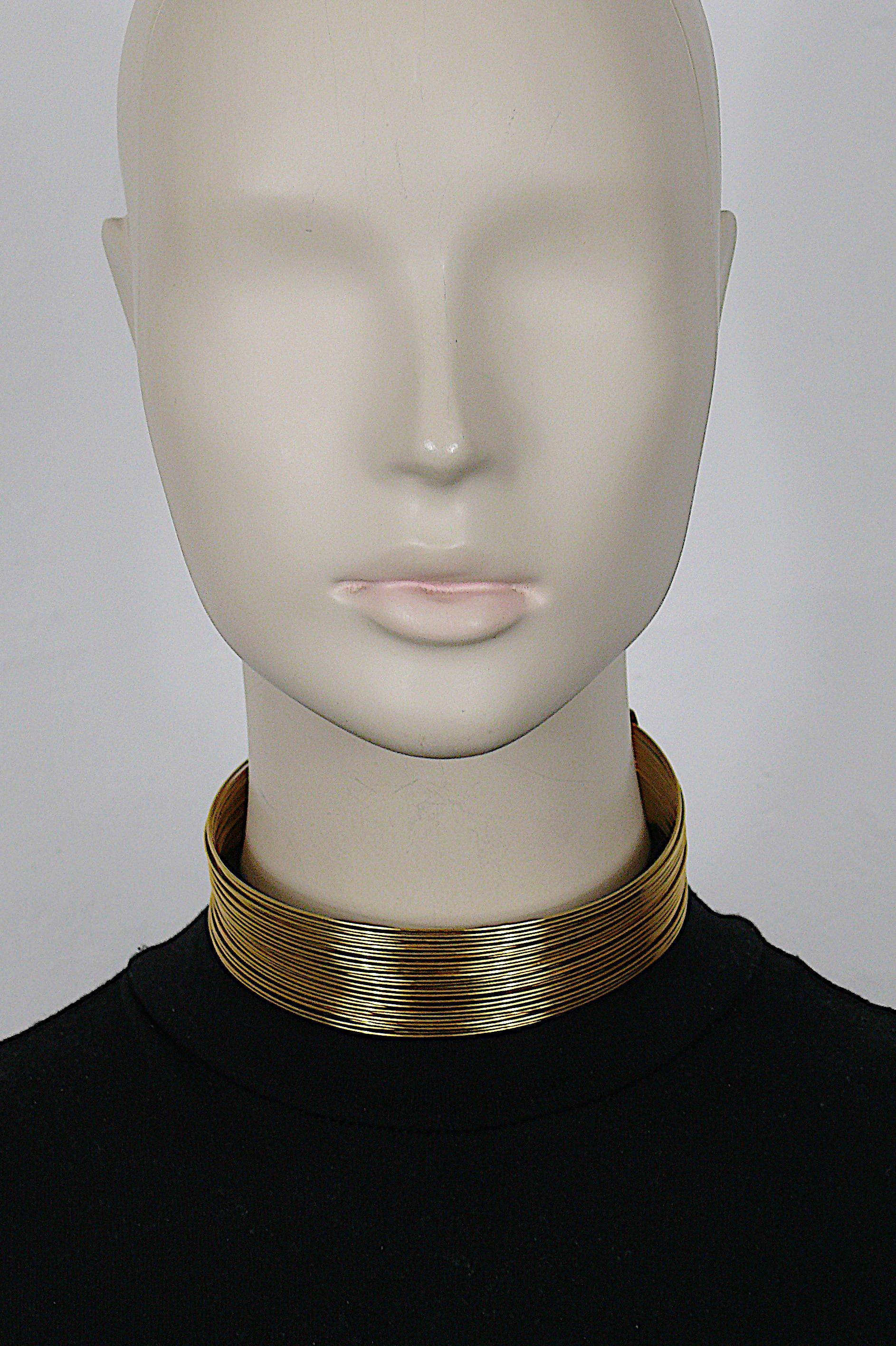 CHRISTIAN DIOR Vintage J'Adore Gold Tone Wire Choker & Earrings Set In Good Condition For Sale In Nice, FR