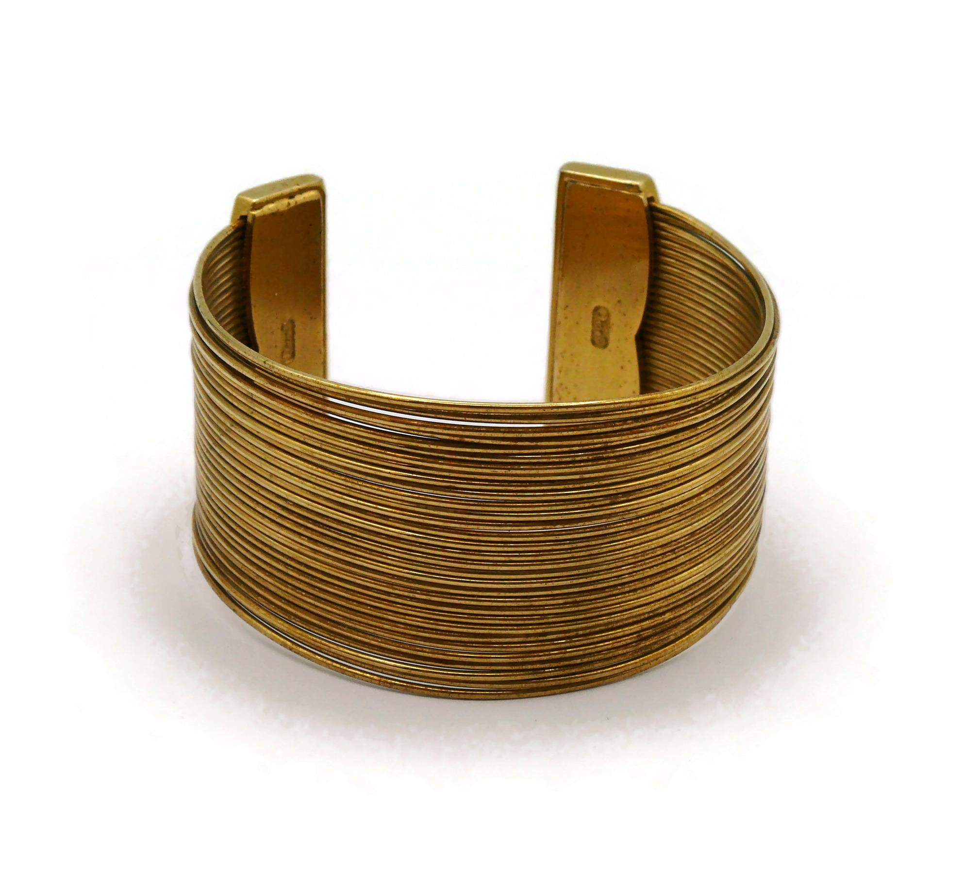 CHRISTIAN DIOR Vintage J'Adore Gold Toned Wire Cuff Bracelet In Good Condition In Nice, FR