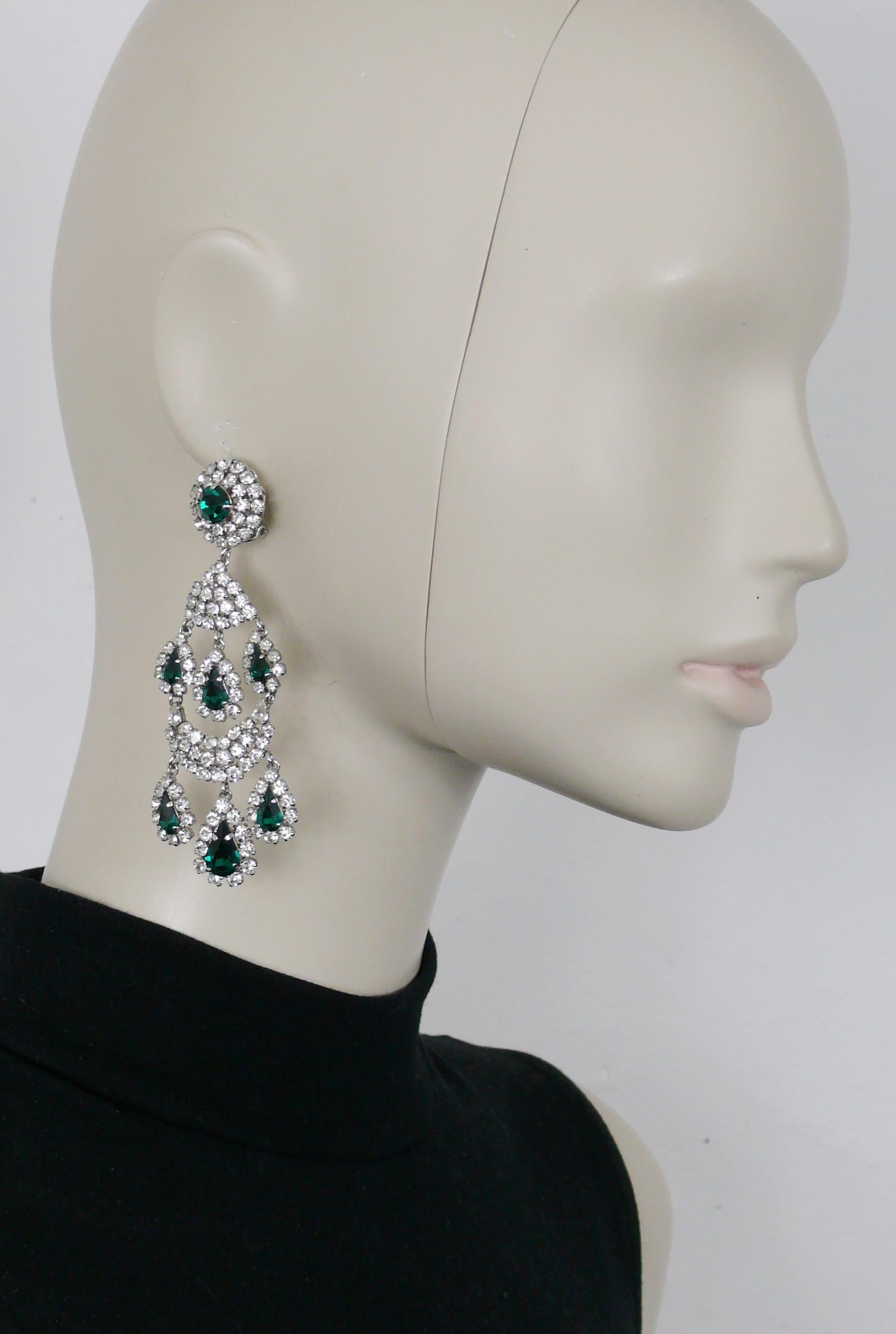 CHRISTIAN DIOR vintage silver toned chandelier earrings (clip-on) embellished with clear and emerald green crystals.

Marked CHR. DIOR © 1968 Germany.

Indicative measurements : height approx. 9.3 cm (3.66 inches) / max. width approx. 3.2 cm (1.26