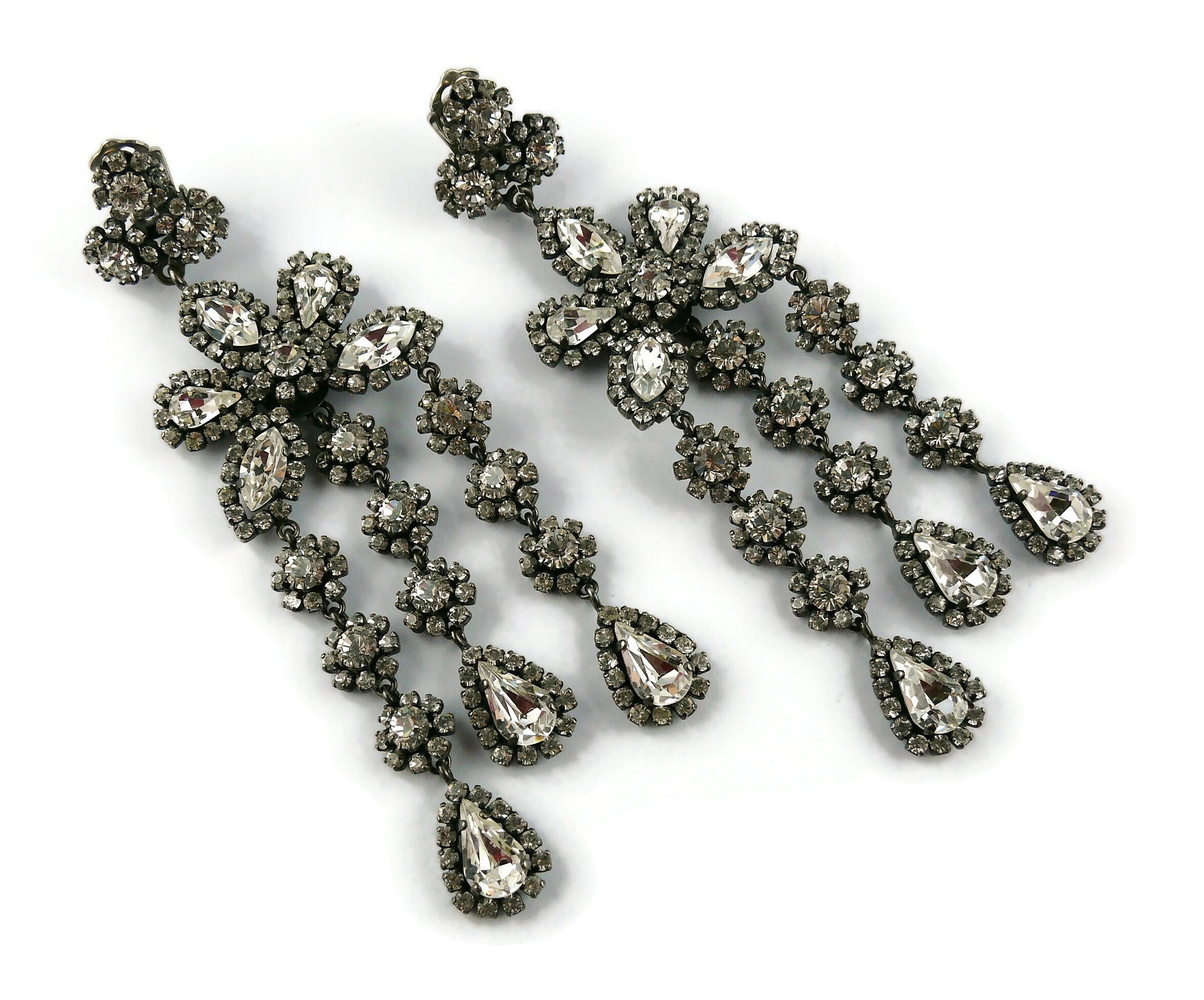 Christian Dior Vintage Jewelled Shoulder Duster Dangling Earrings In Excellent Condition In Nice, FR