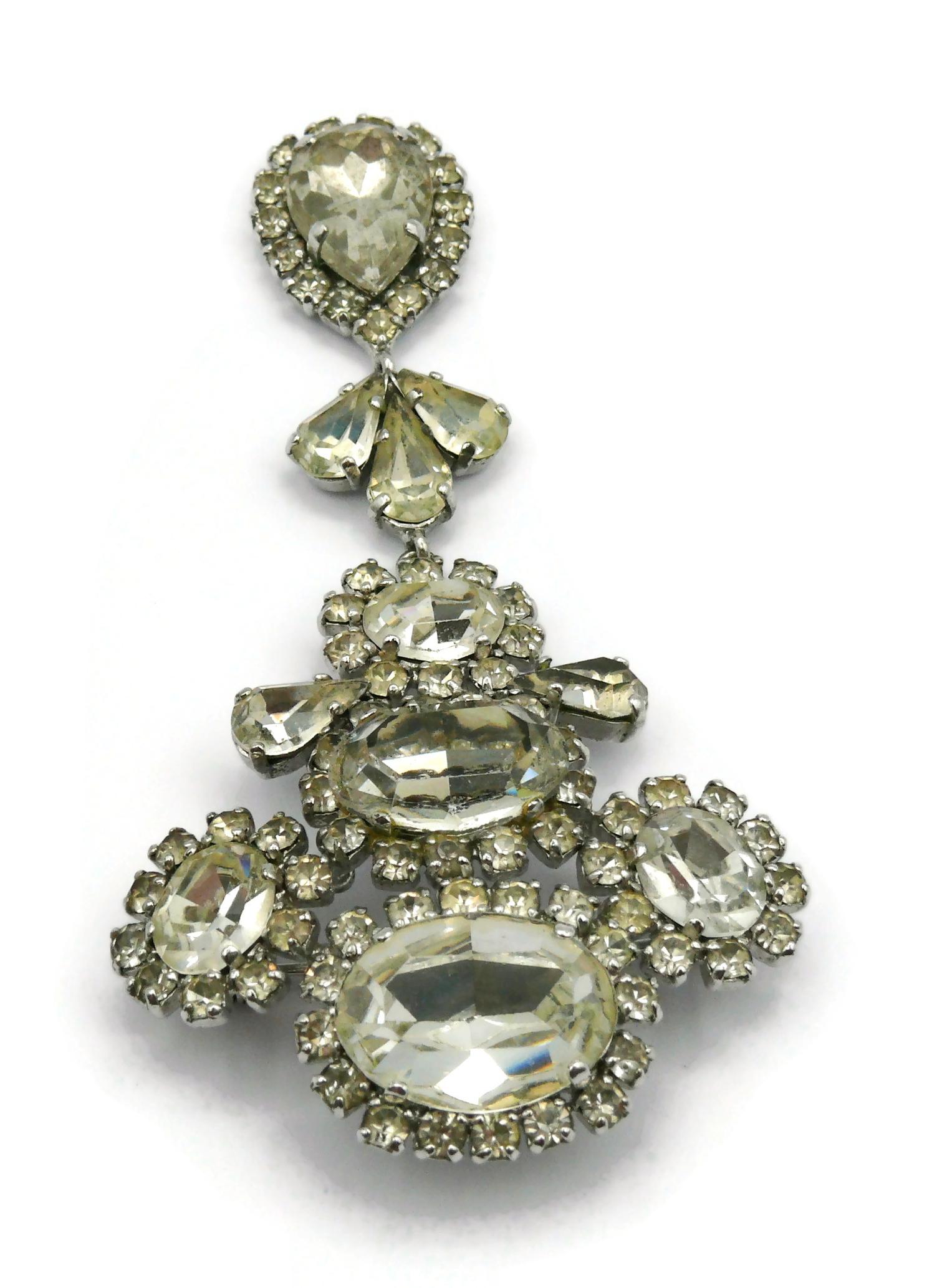 CHRISTIAN DIOR Vintage Jewelled Silver Tone Dangling Brooch In Fair Condition For Sale In Nice, FR