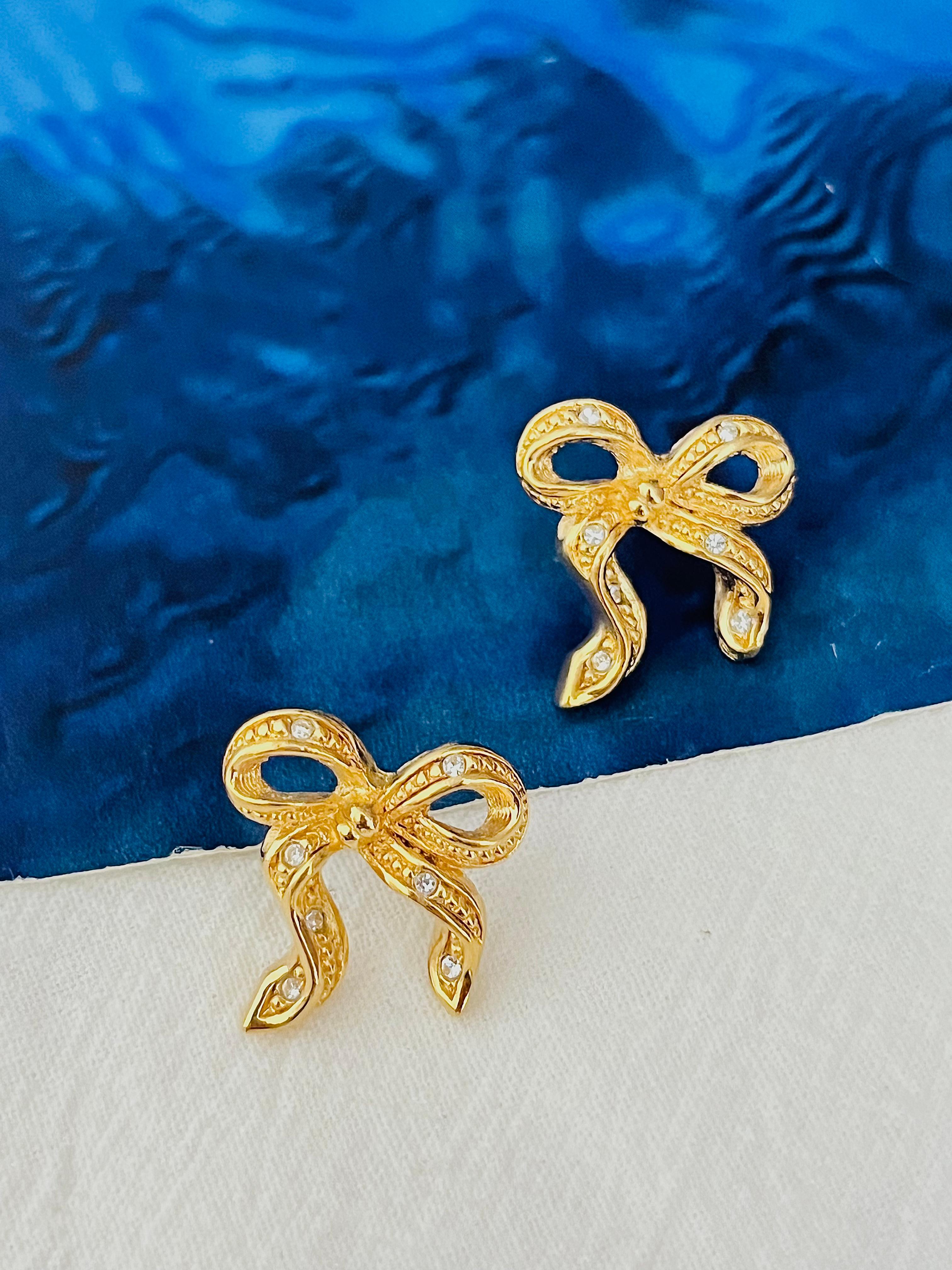 Christian Dior Vintage Ohrringe mit Knotenschleife und Schmetterlingsband und Kristallen in Gold, durchbohrt für Damen oder Herren im Angebot