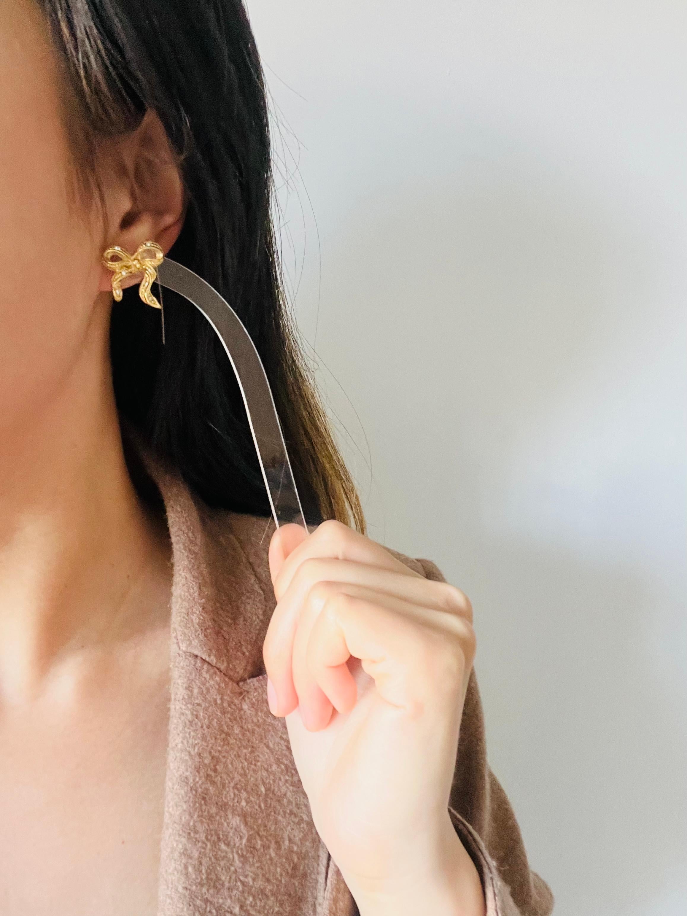 Christian Dior Vintage Ohrringe mit Knotenschleife und Schmetterlingsband und Kristallen in Gold, durchbohrt im Angebot 3
